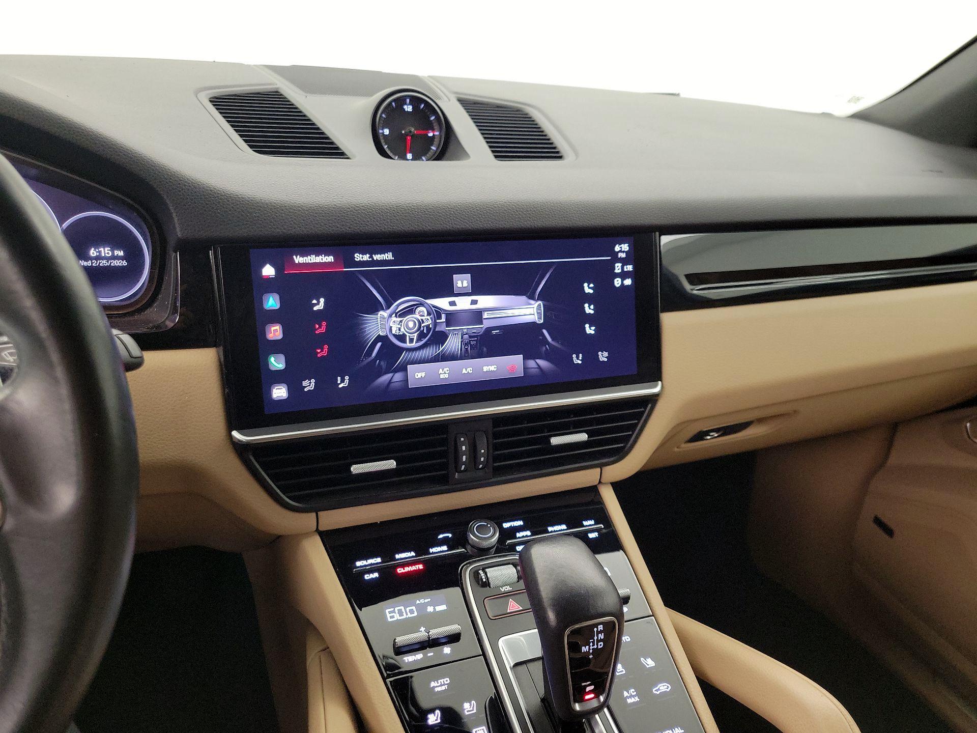 Thumbnail: 2022 Porsche Cayenne - 16