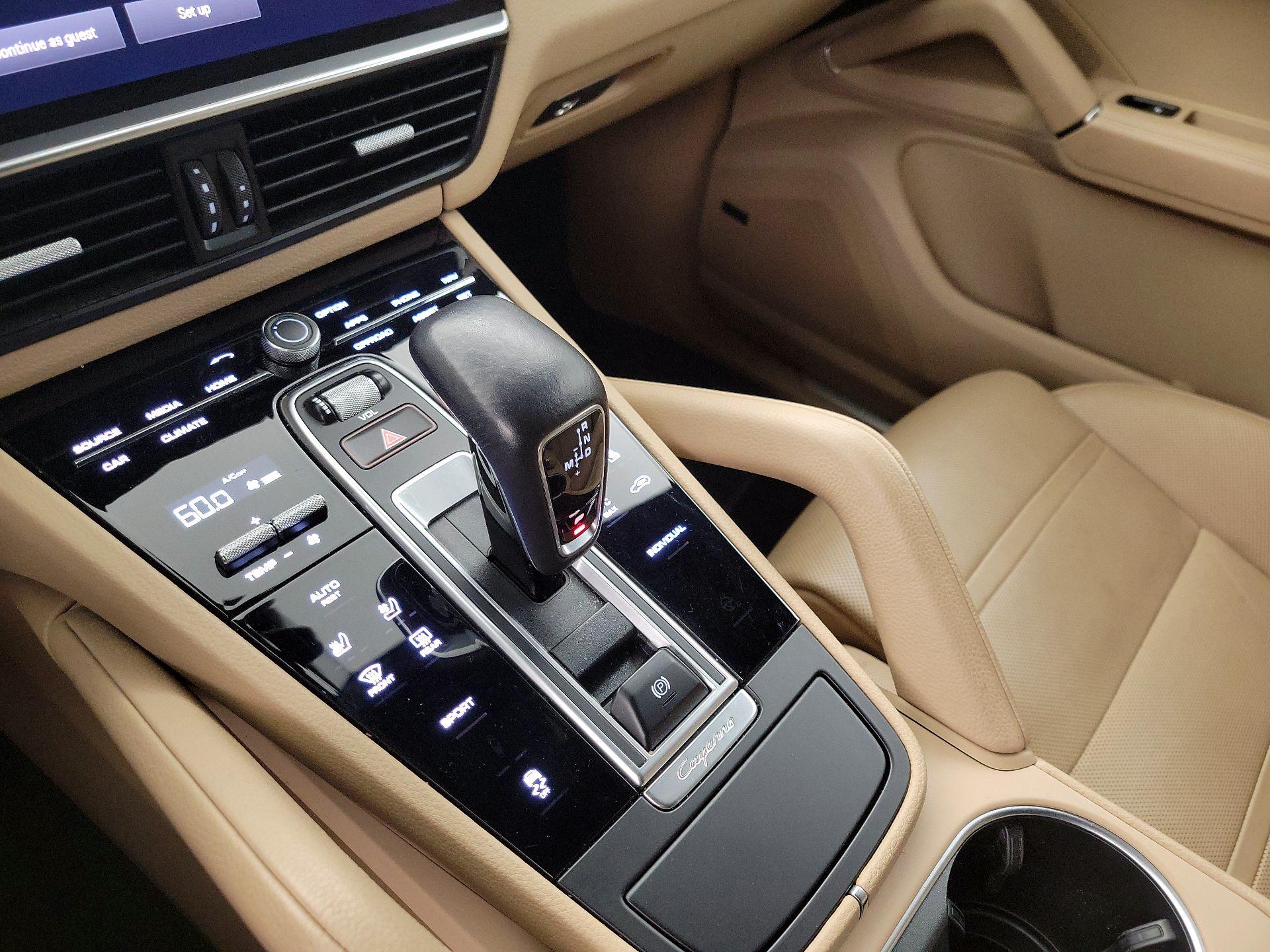 Thumbnail: 2022 Porsche Cayenne - 17