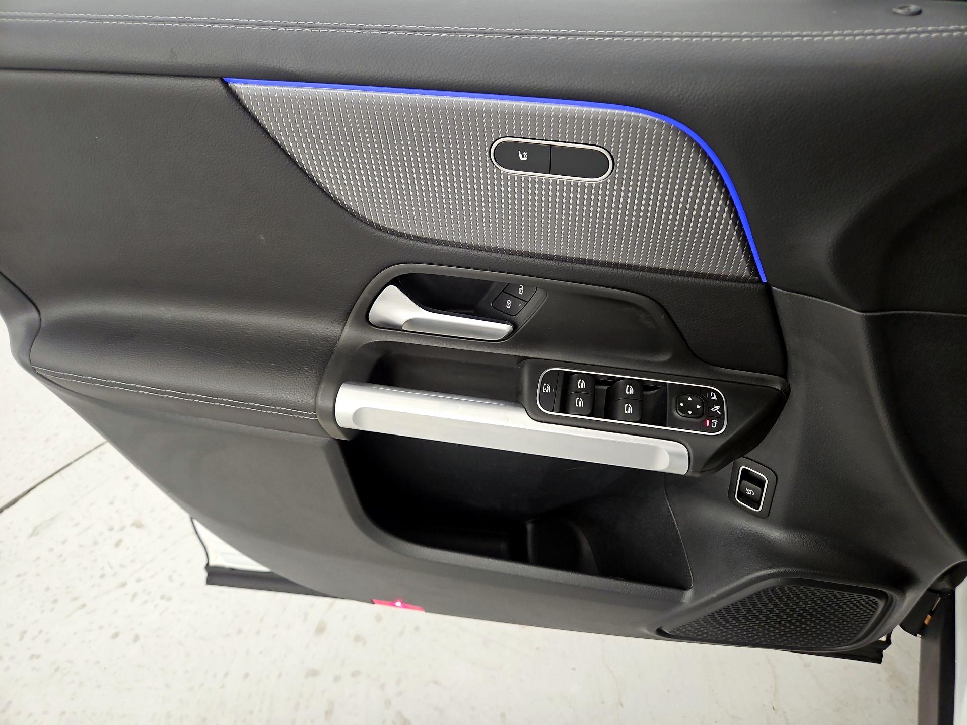 Thumbnail: 2022 Mercedes-Benz GLB - 12