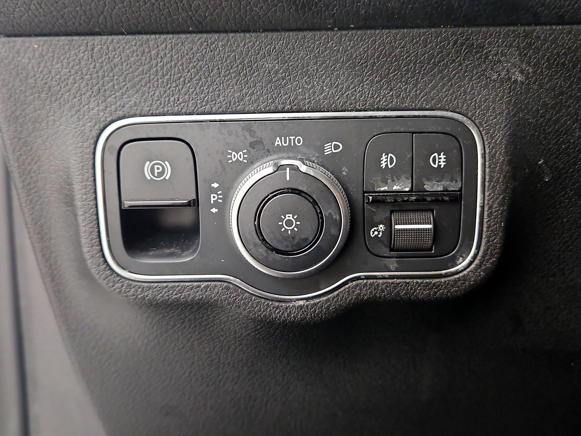 Thumbnail: 2022 Mercedes-Benz GLB - 13