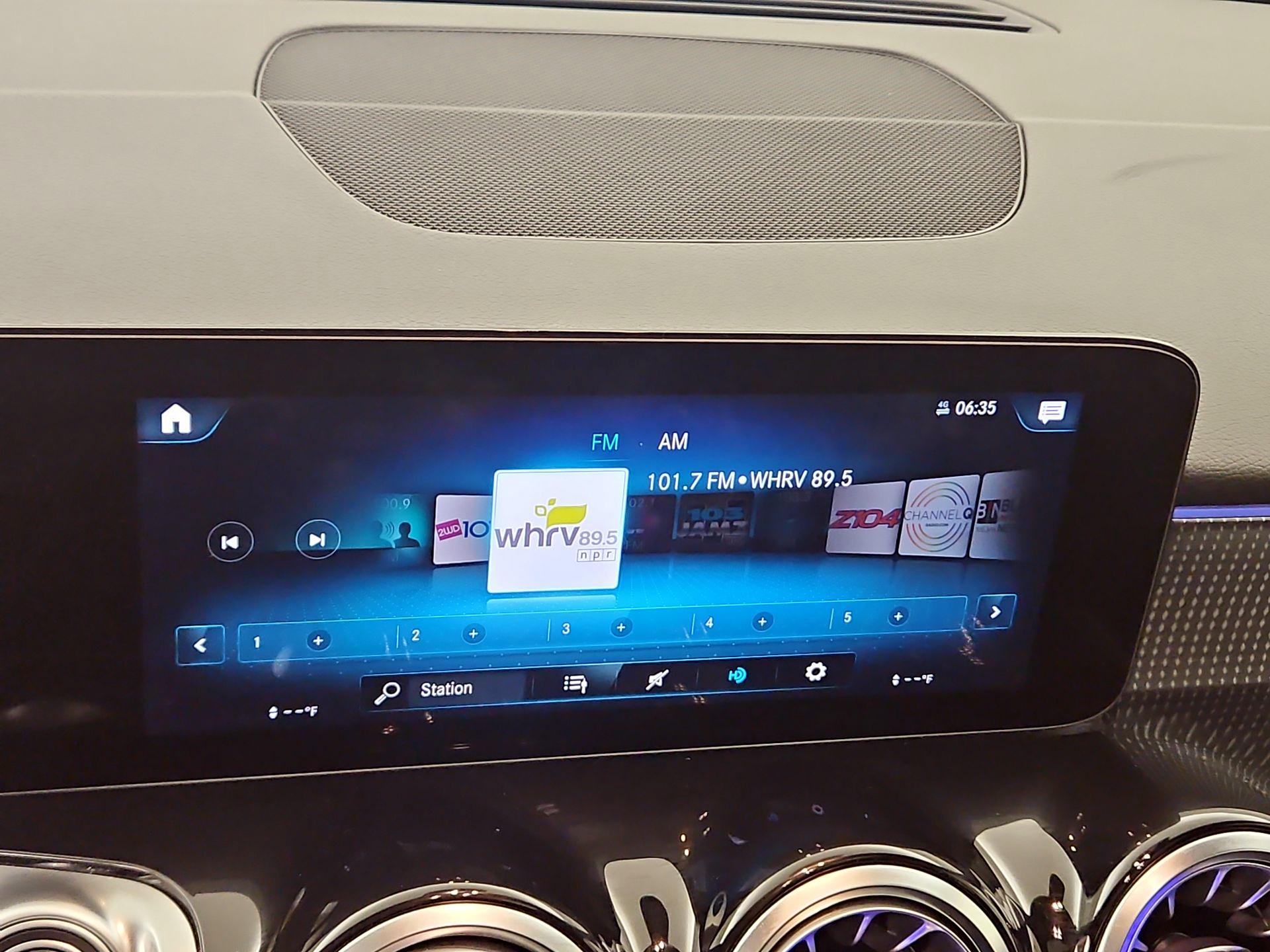 Thumbnail: 2022 Mercedes-Benz GLB - 16