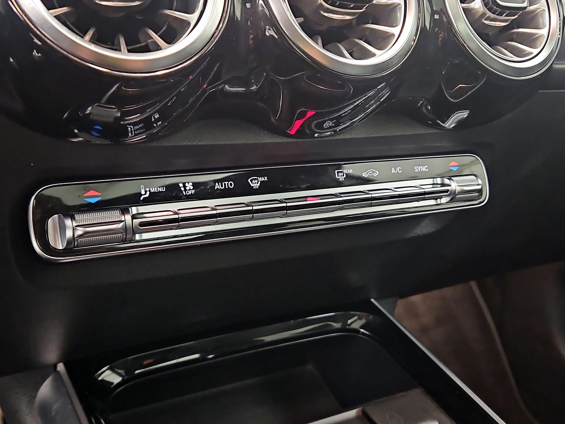 Thumbnail: 2022 Mercedes-Benz GLB - 17