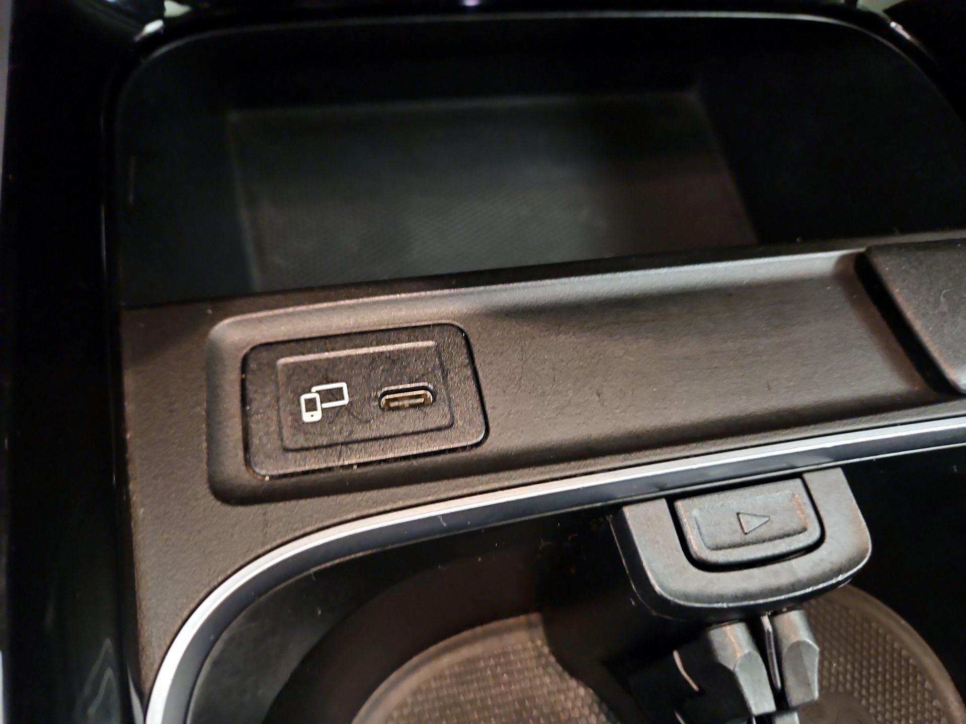 Thumbnail: 2022 Mercedes-Benz GLB - 19