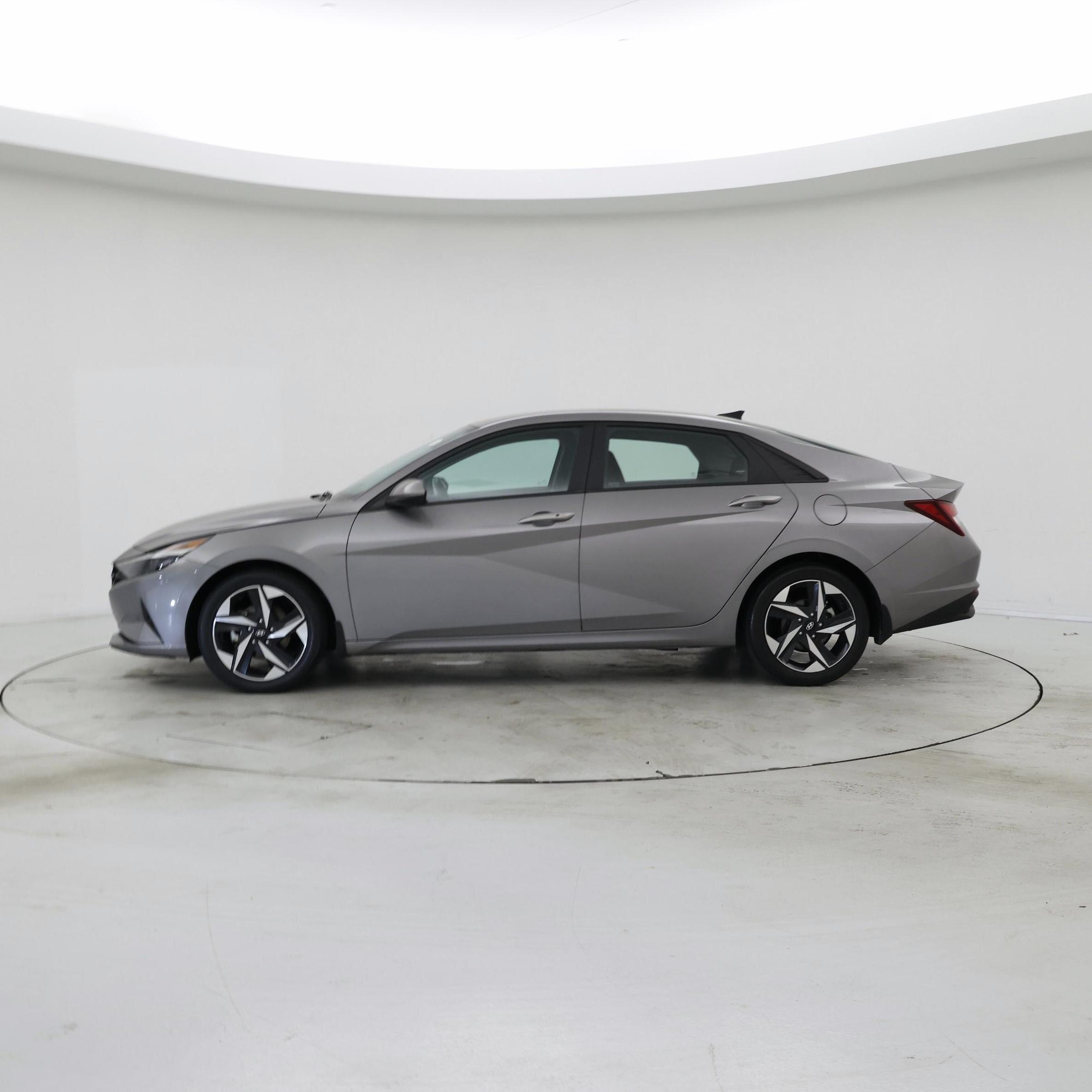 Thumbnail: 2023 Hyundai Elantra - 3