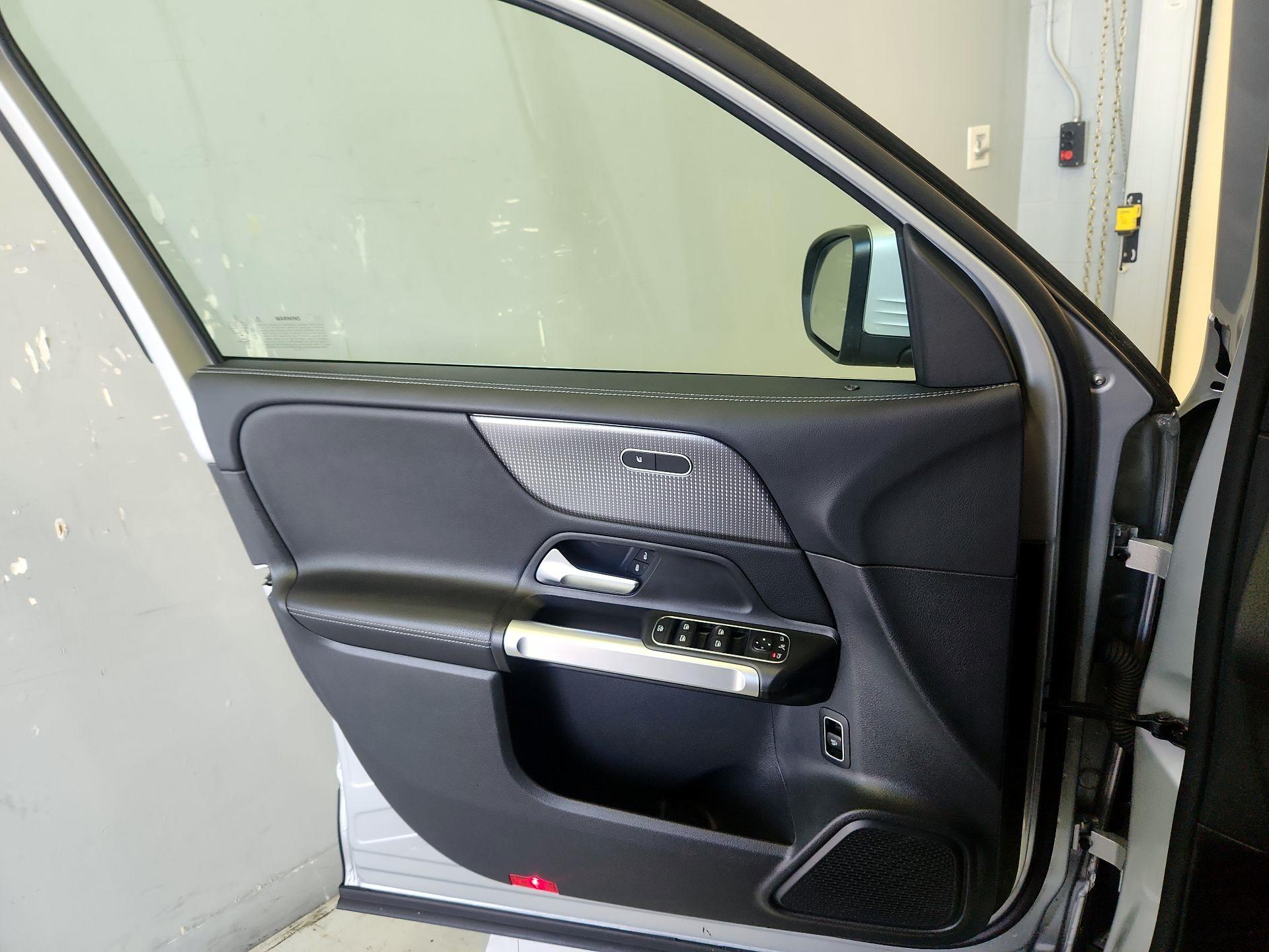 Thumbnail: 2022 Mercedes-Benz GLB - 12