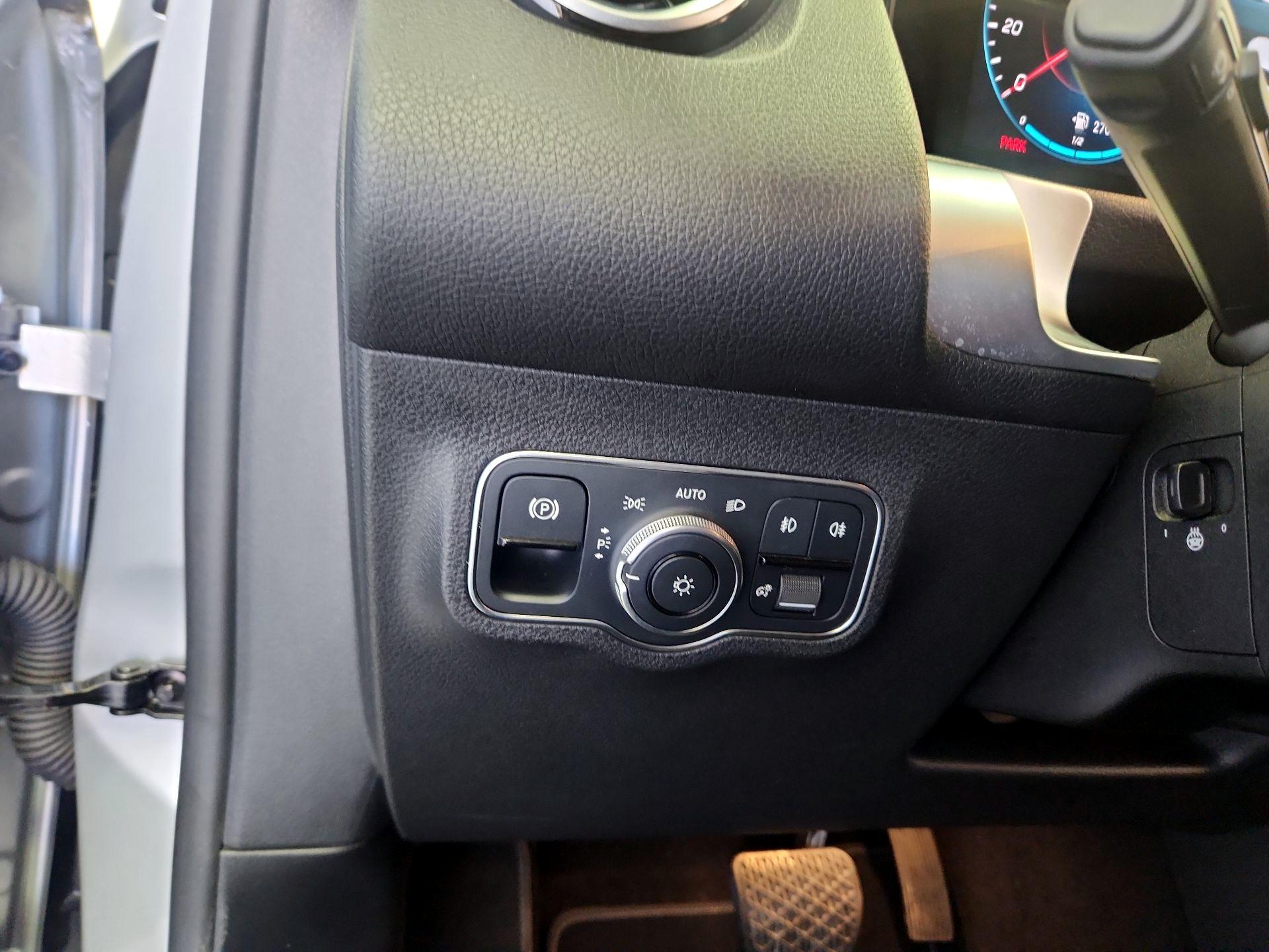 Thumbnail: 2022 Mercedes-Benz GLB - 13