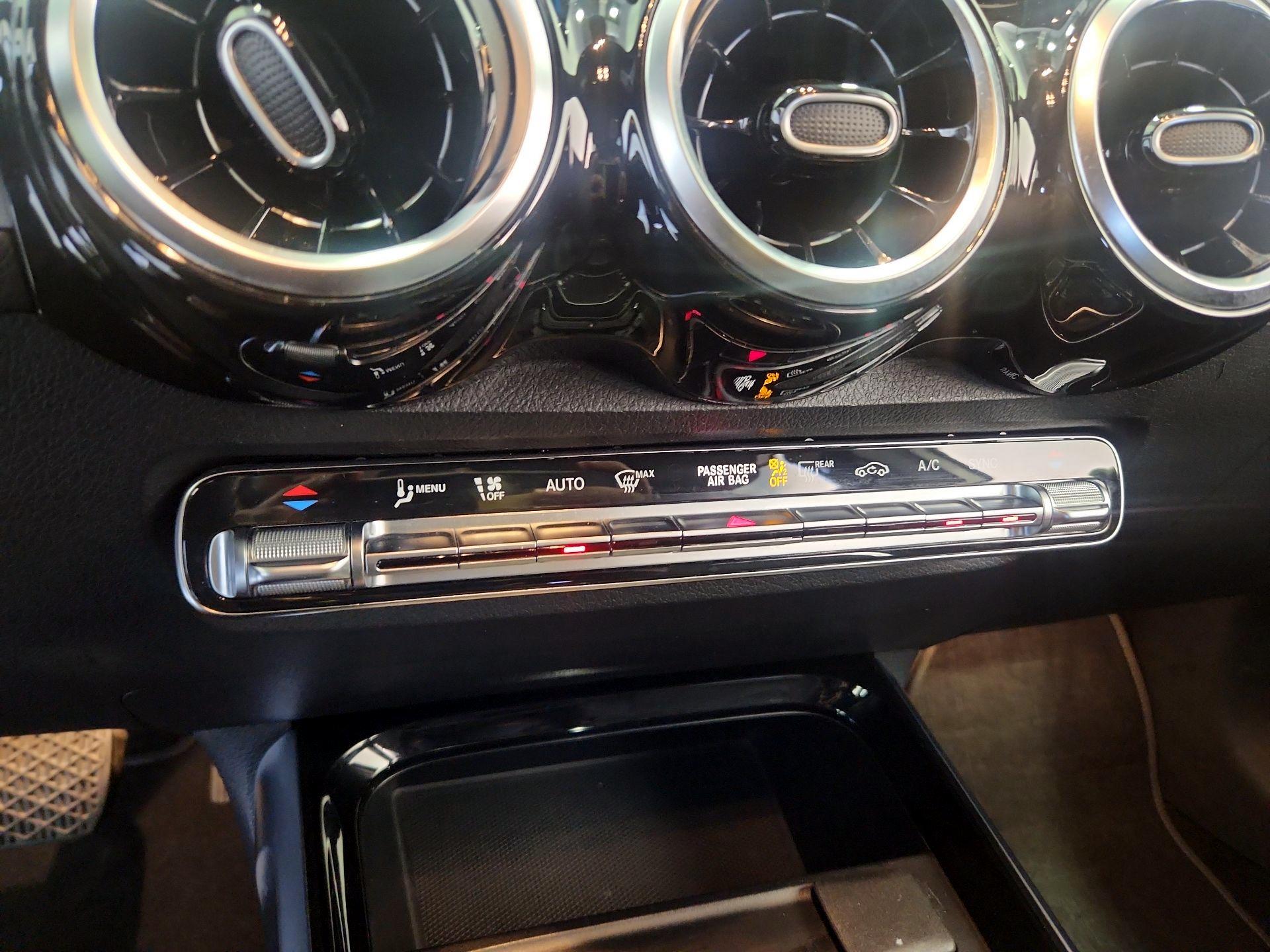 Thumbnail: 2022 Mercedes-Benz GLB - 17