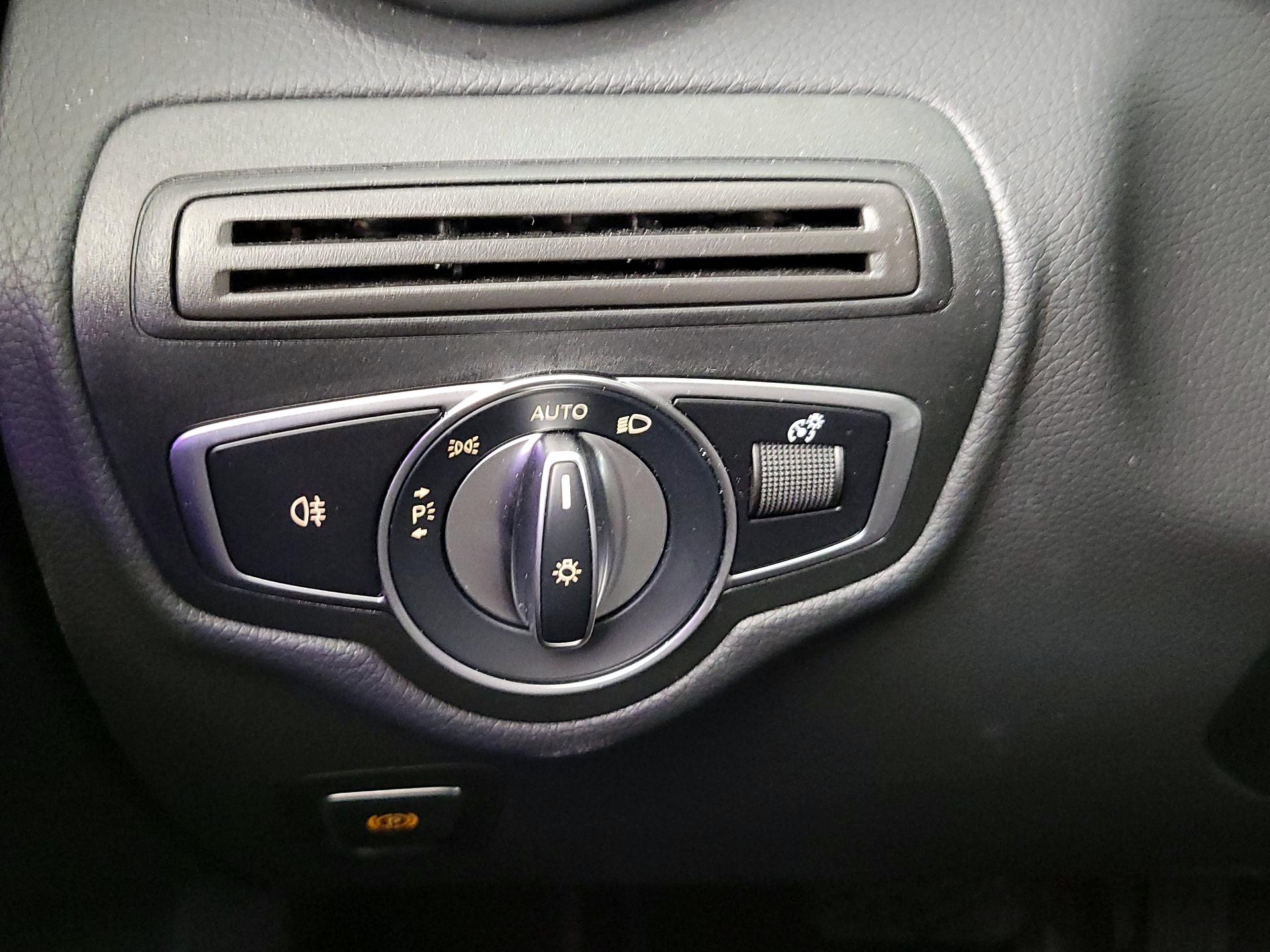 Thumbnail: 2022 Mercedes-Benz GLC - 13