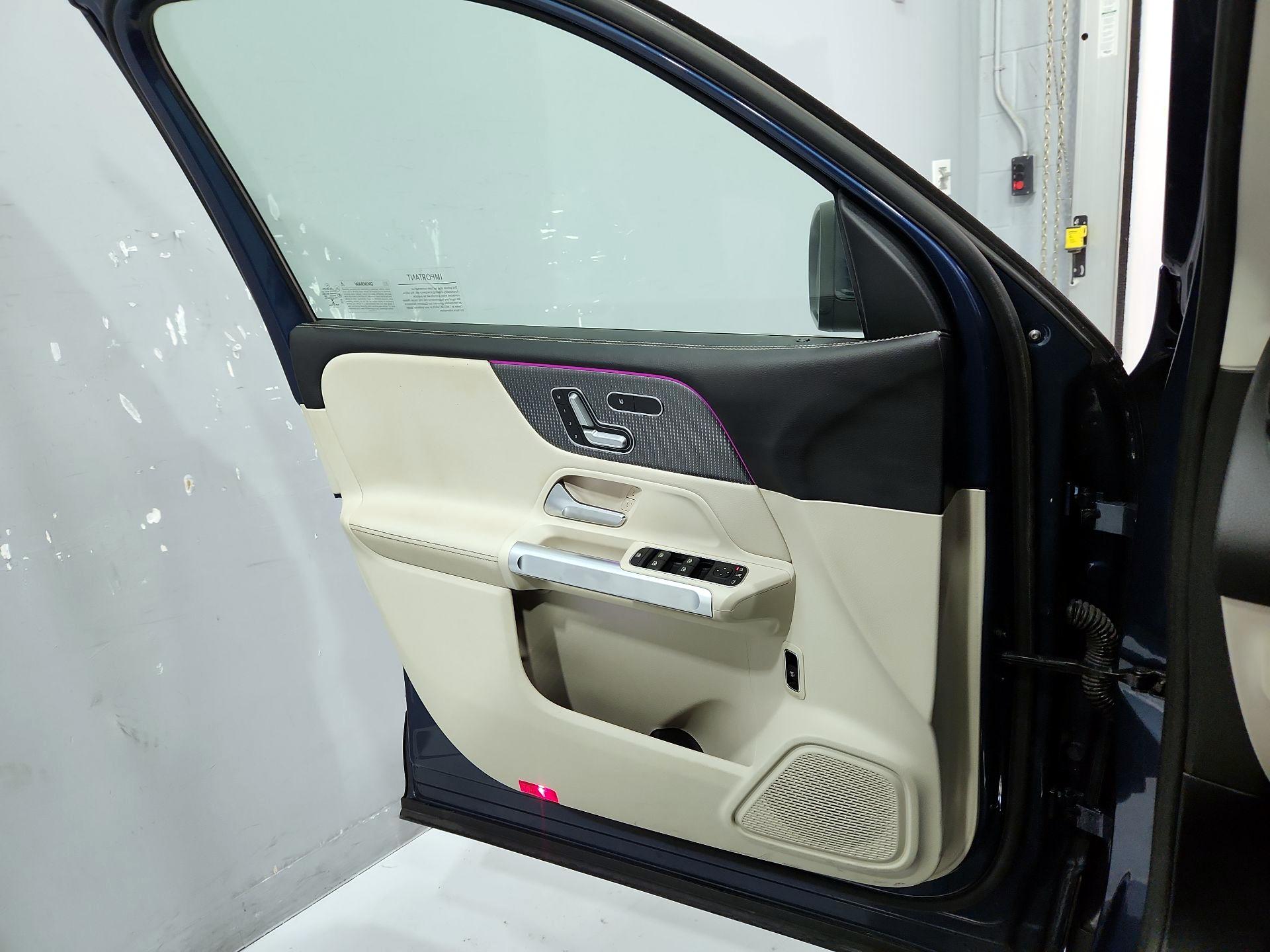 Thumbnail: 2021 Mercedes-Benz GLB - 12