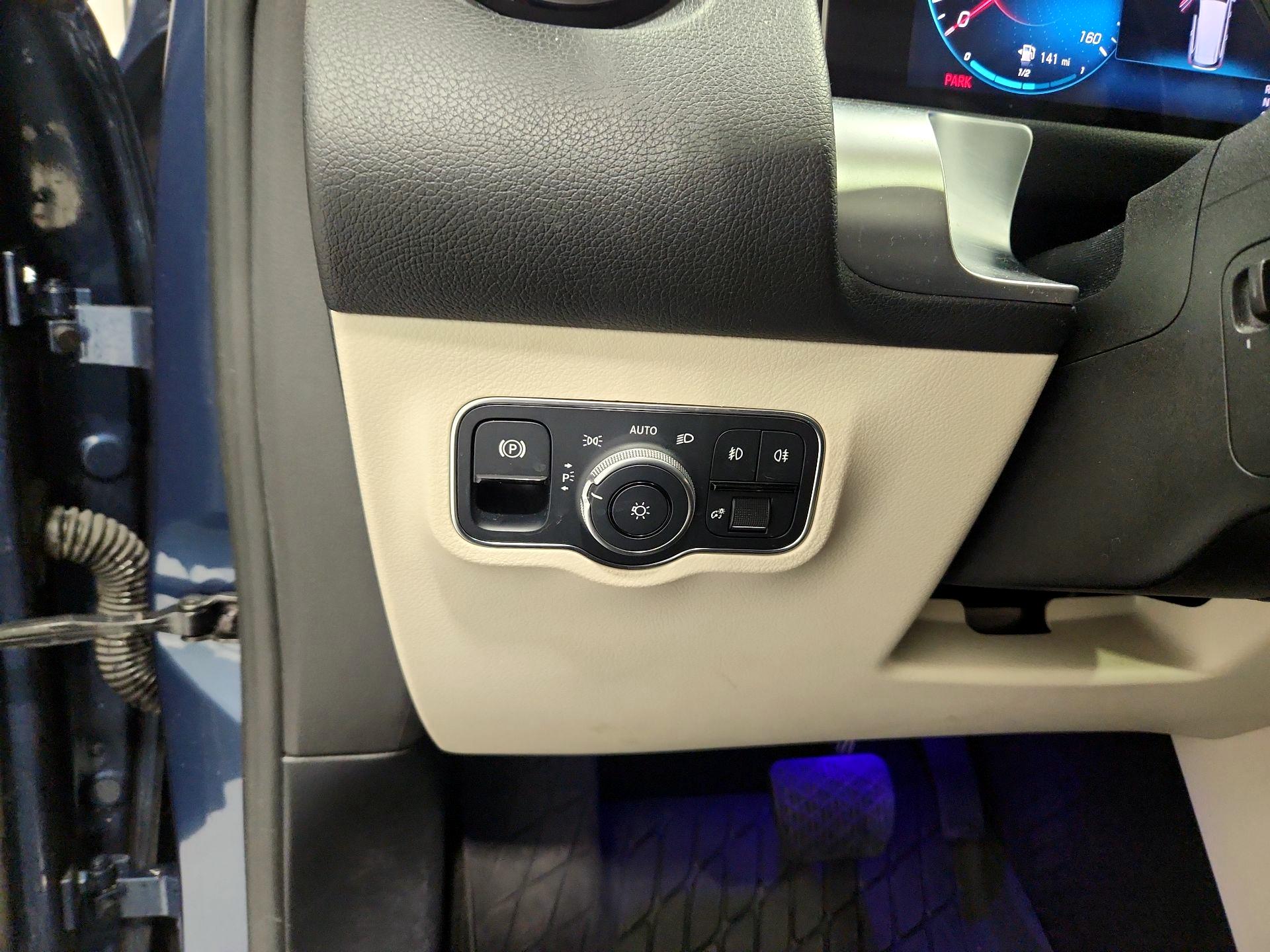 Thumbnail: 2021 Mercedes-Benz GLB - 13