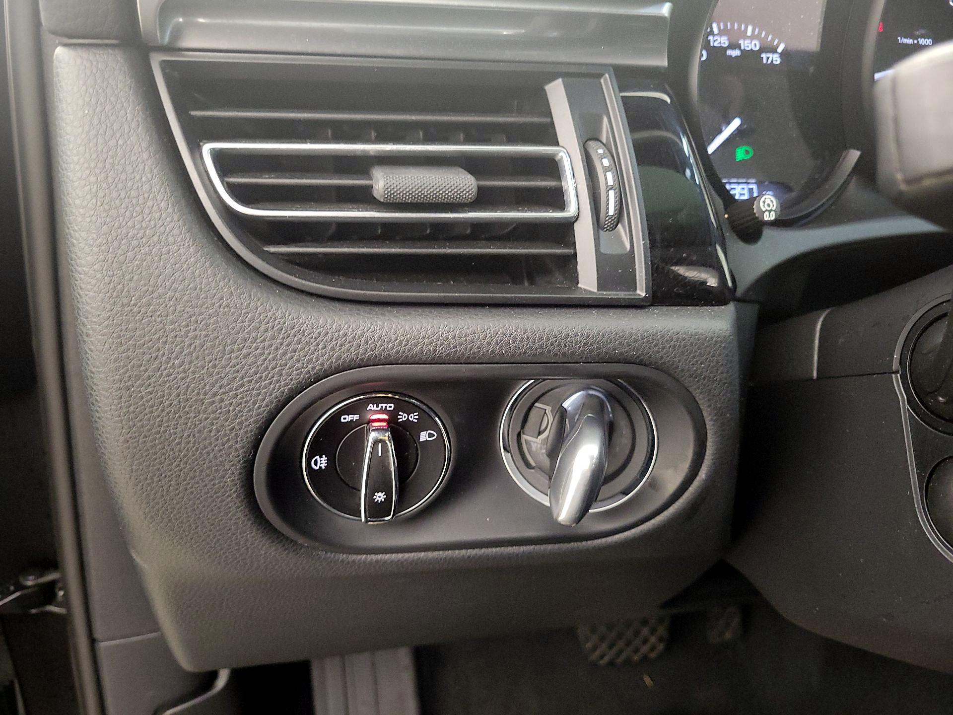 Thumbnail: 2022 Porsche Macan - 13