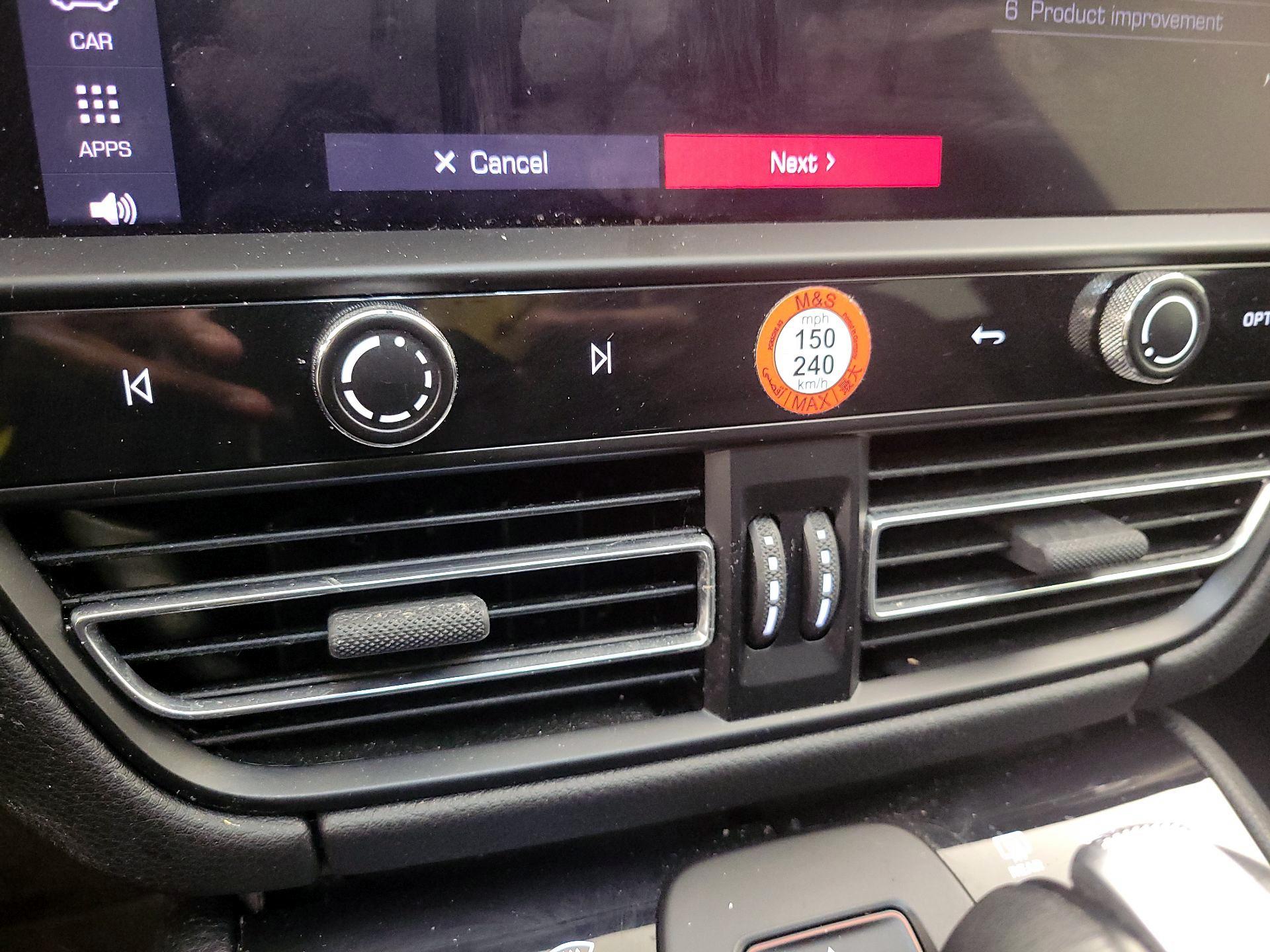 Thumbnail: 2022 Porsche Macan - 16