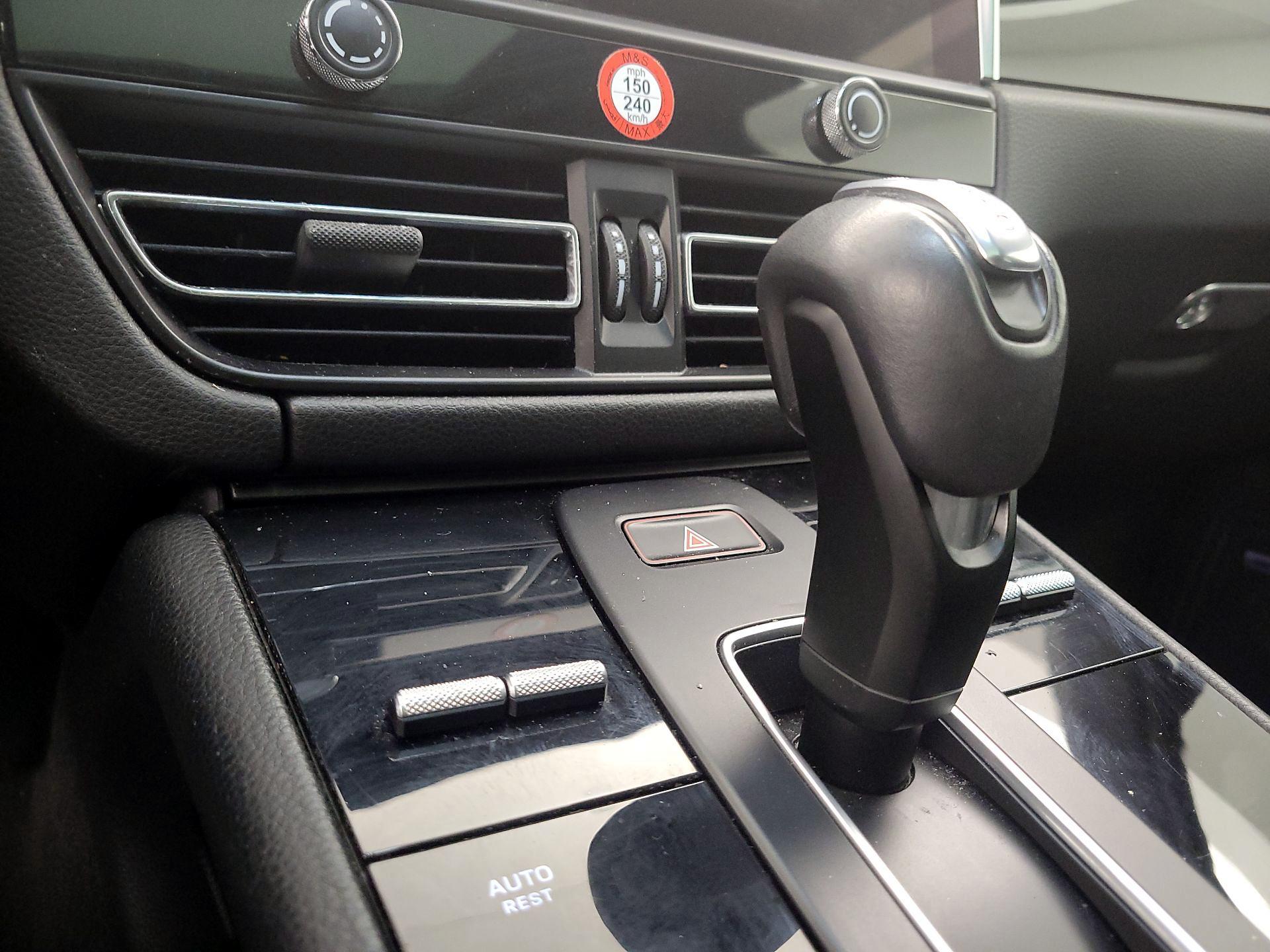 Thumbnail: 2022 Porsche Macan - 18