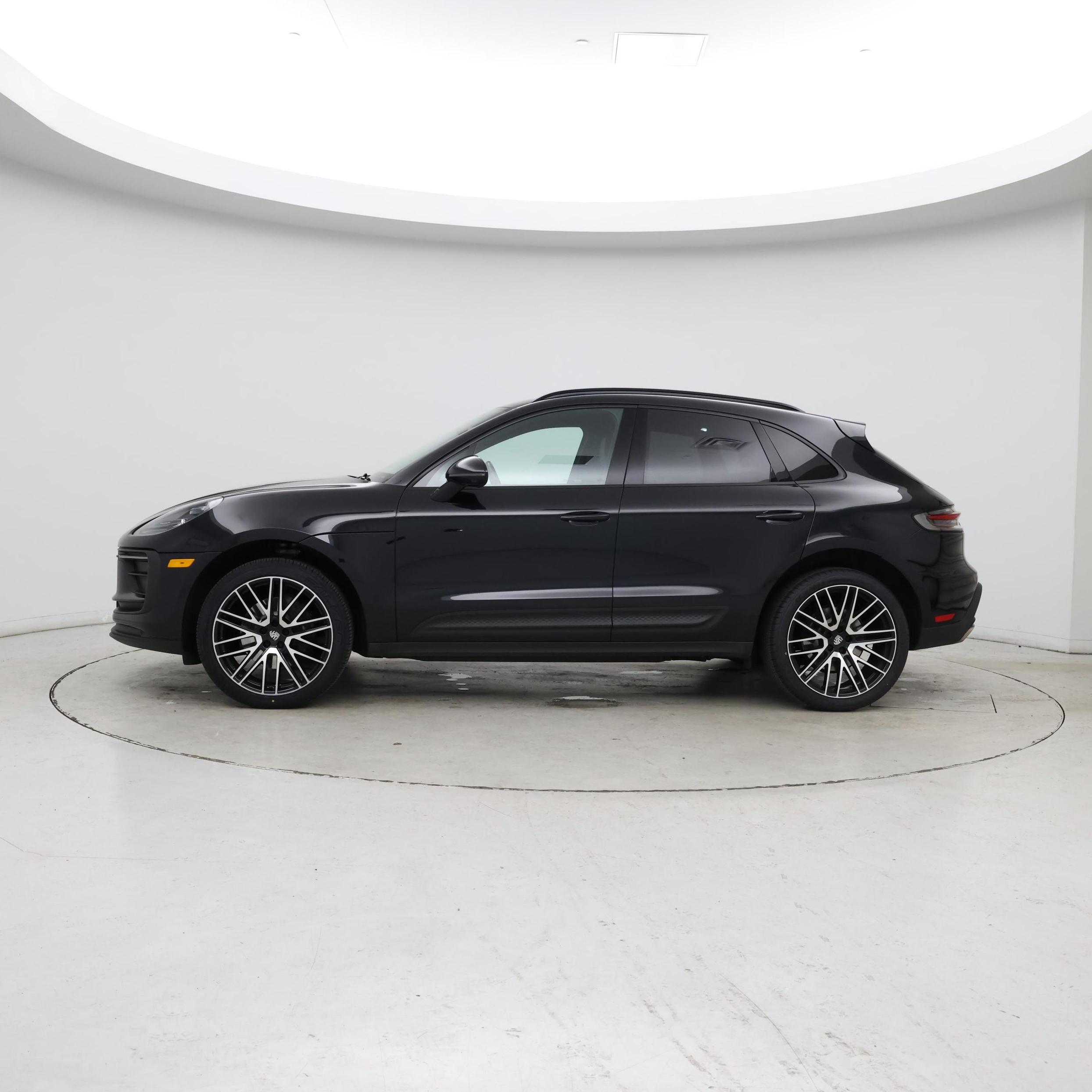 Thumbnail: 2022 Porsche Macan - 3