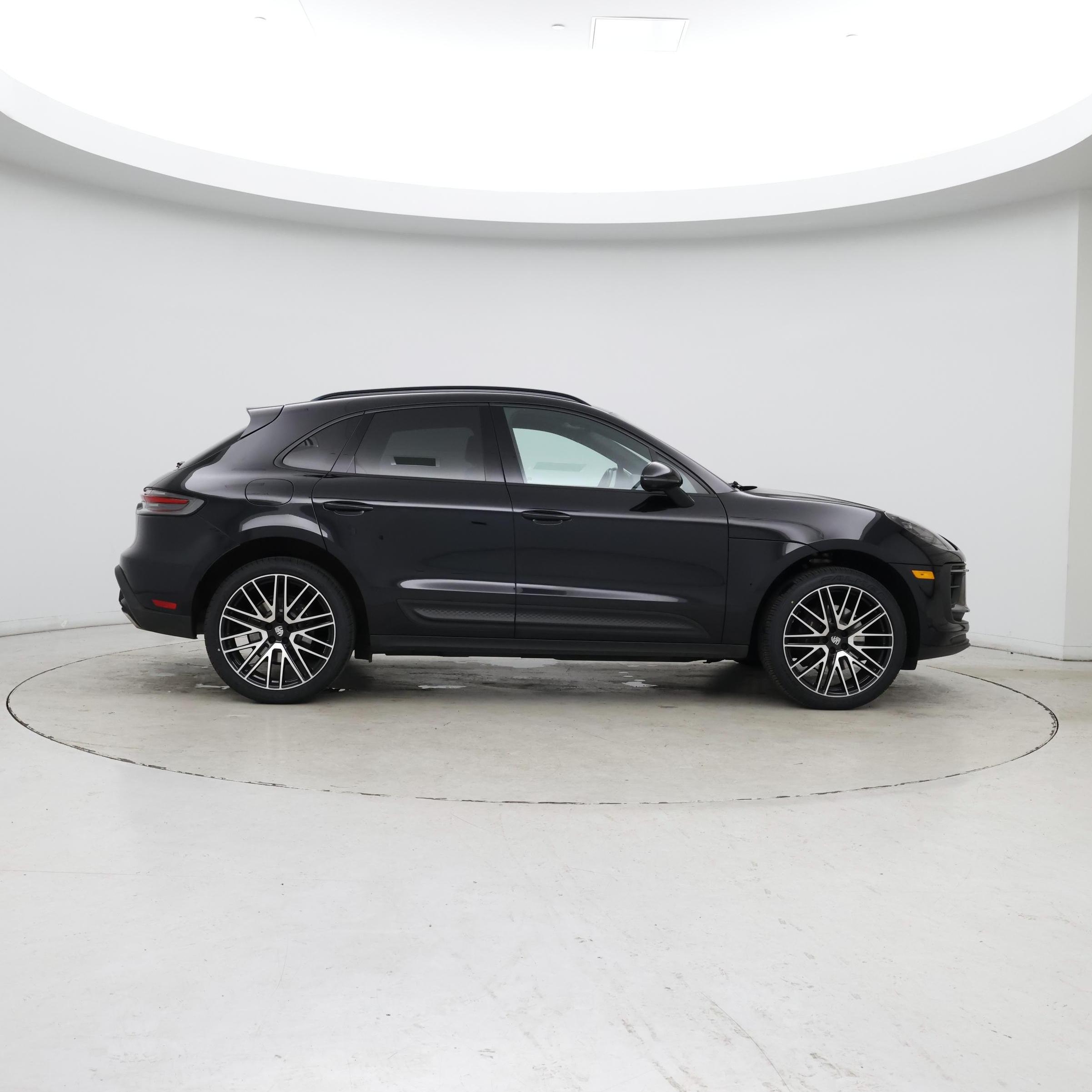 Thumbnail: 2022 Porsche Macan - 7