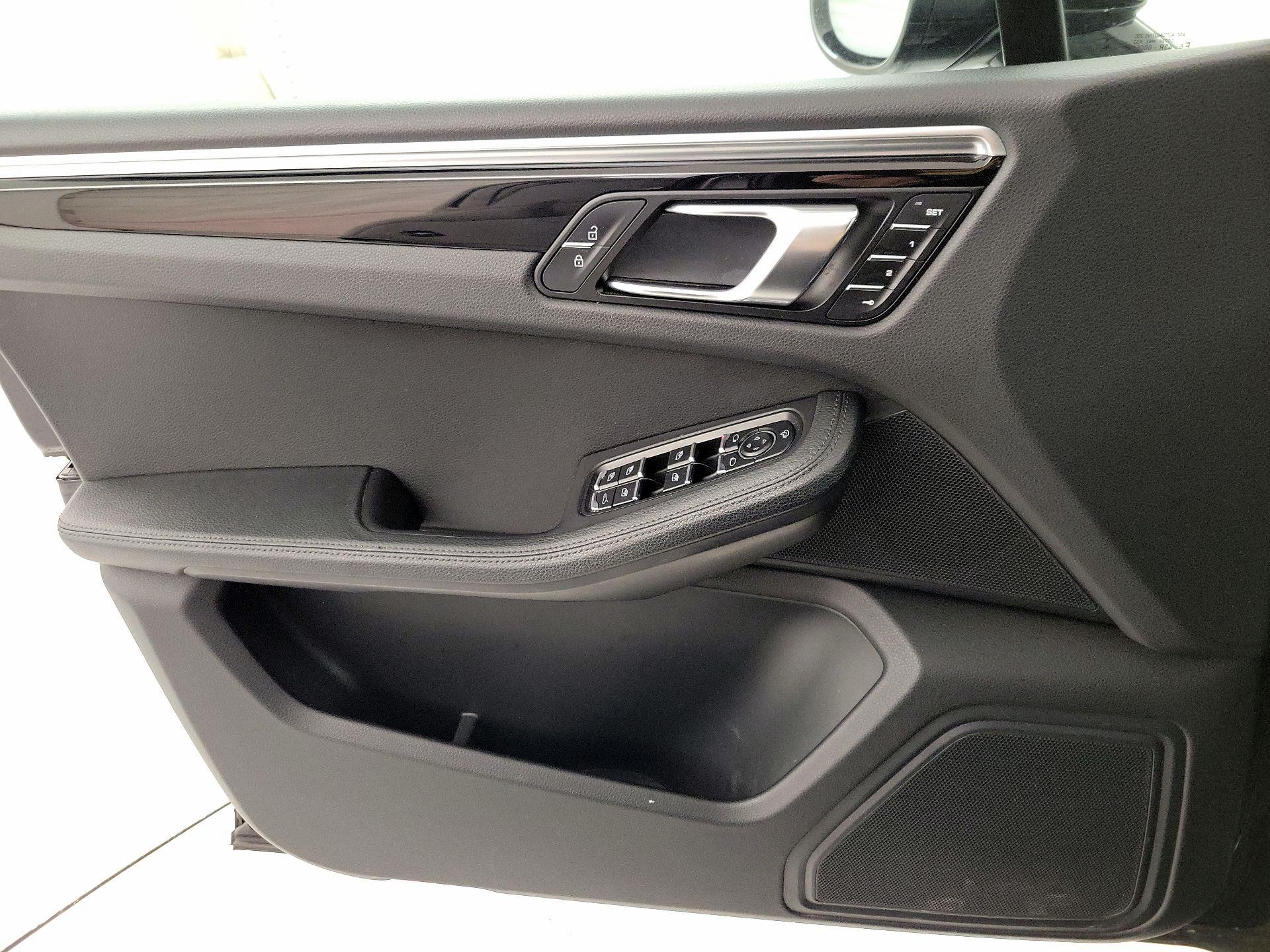 Thumbnail: 2023 Porsche Macan - 12