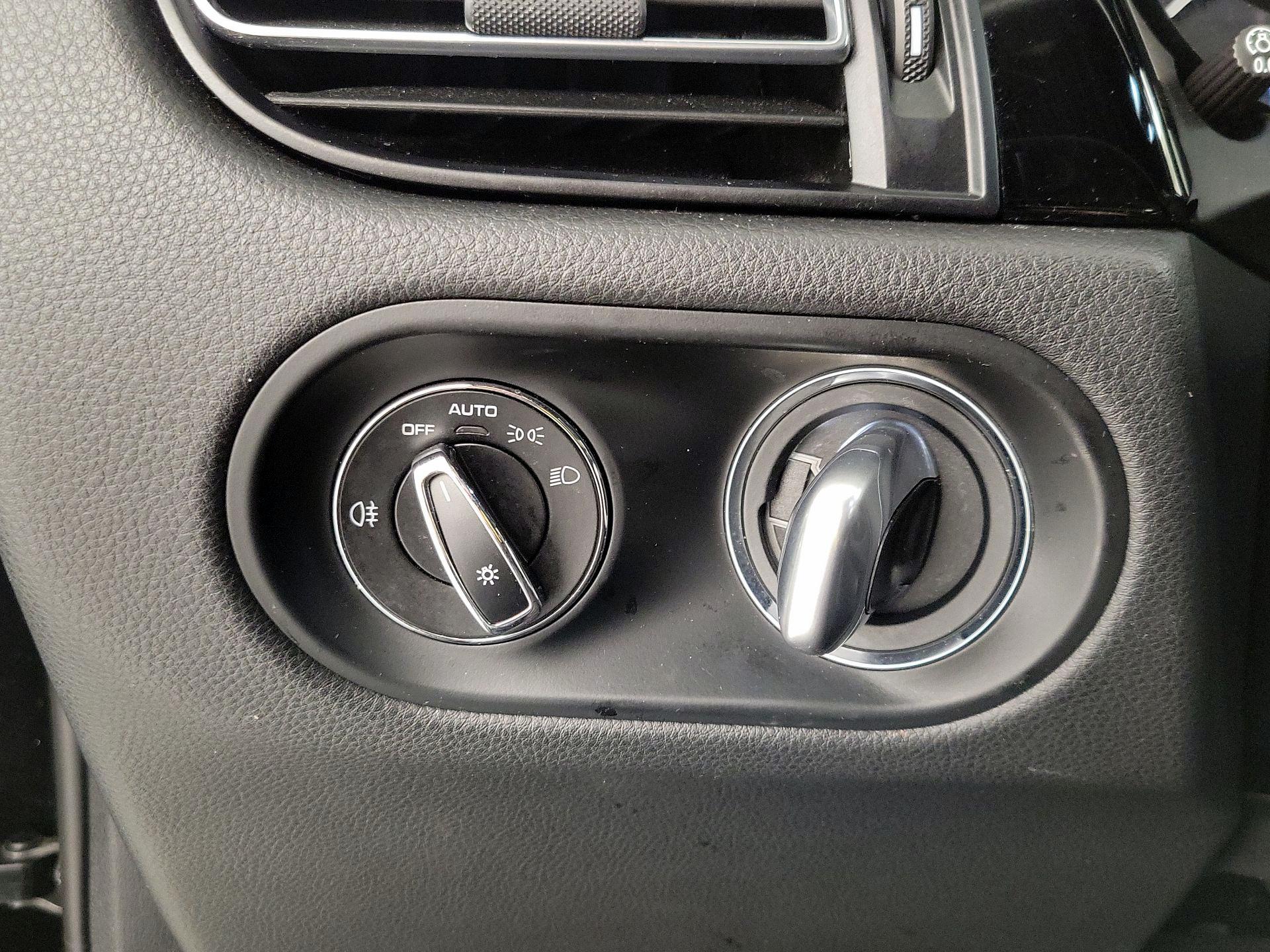 Thumbnail: 2023 Porsche Macan - 13