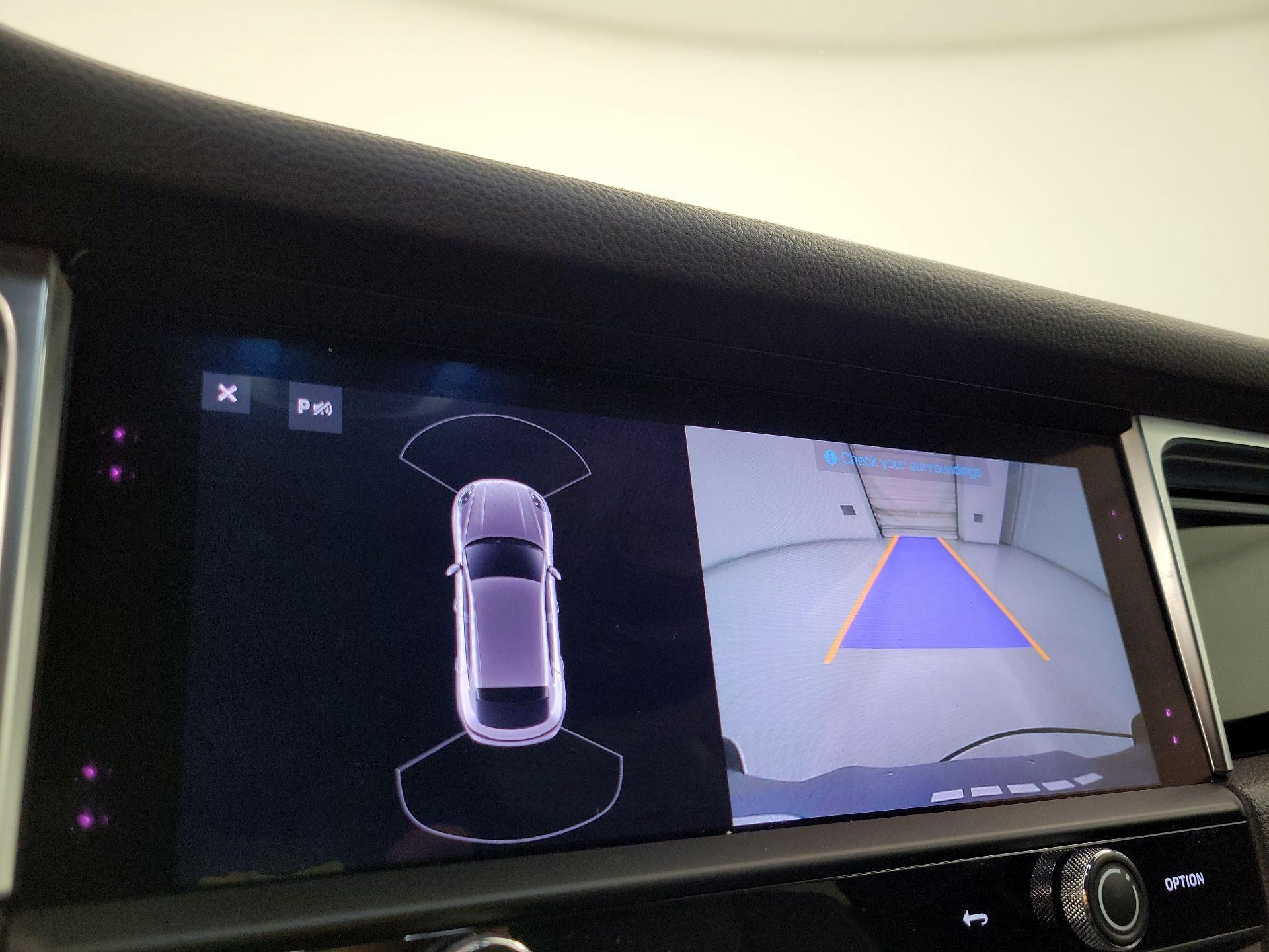 Thumbnail: 2023 Porsche Macan - 15