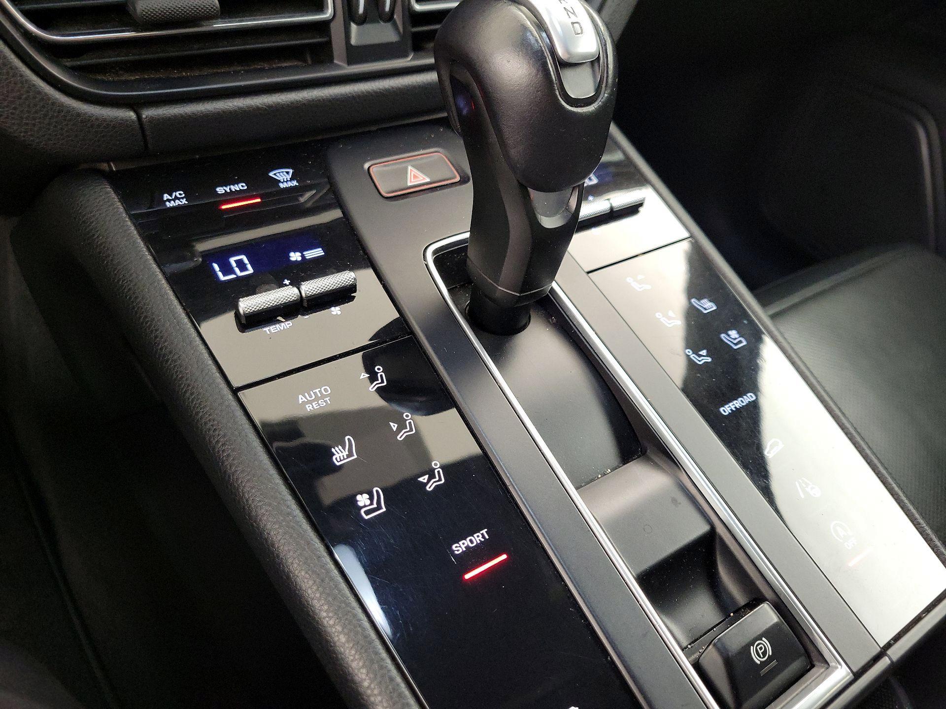 Thumbnail: 2023 Porsche Macan - 17