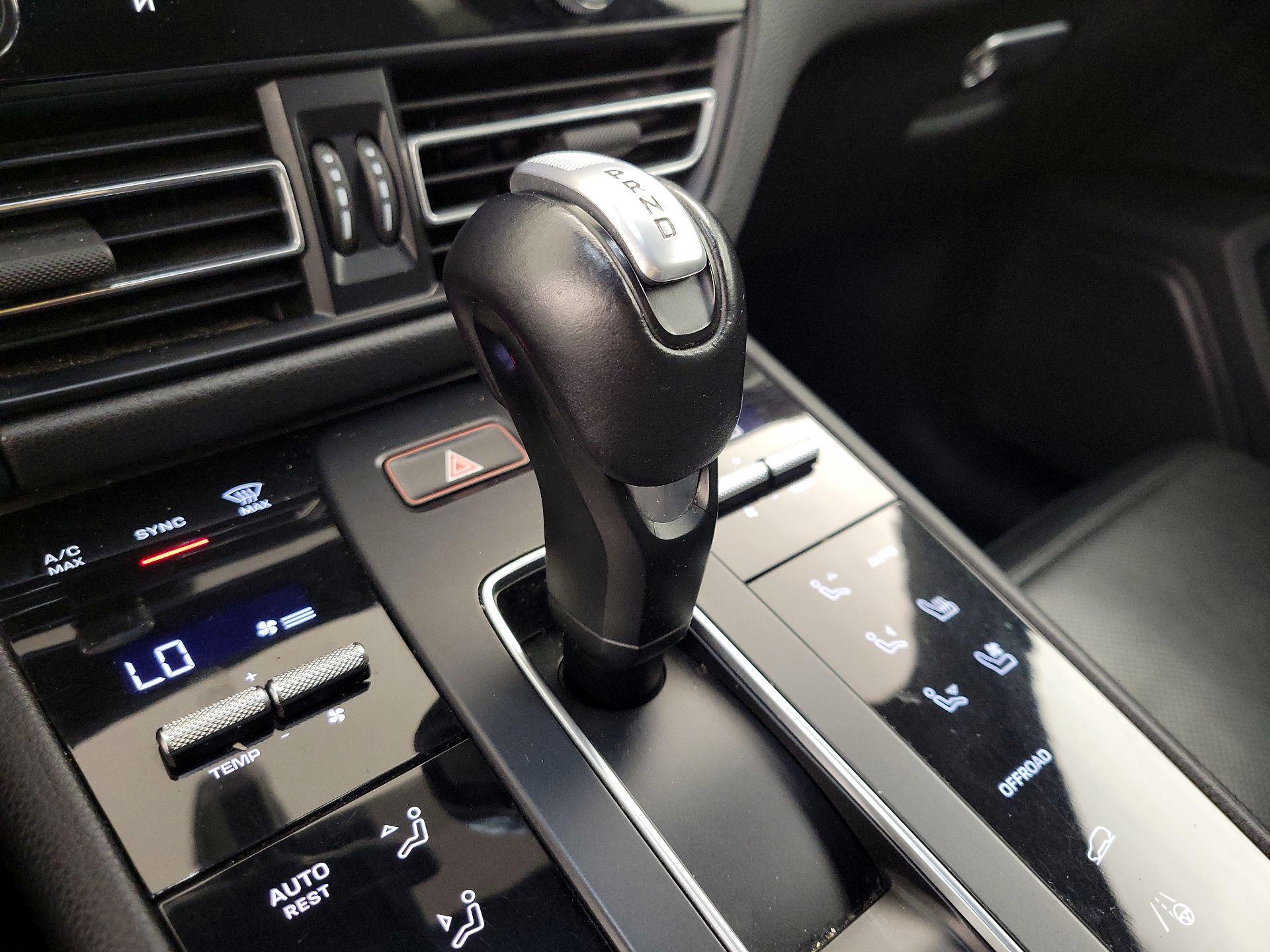 Thumbnail: 2023 Porsche Macan - 18