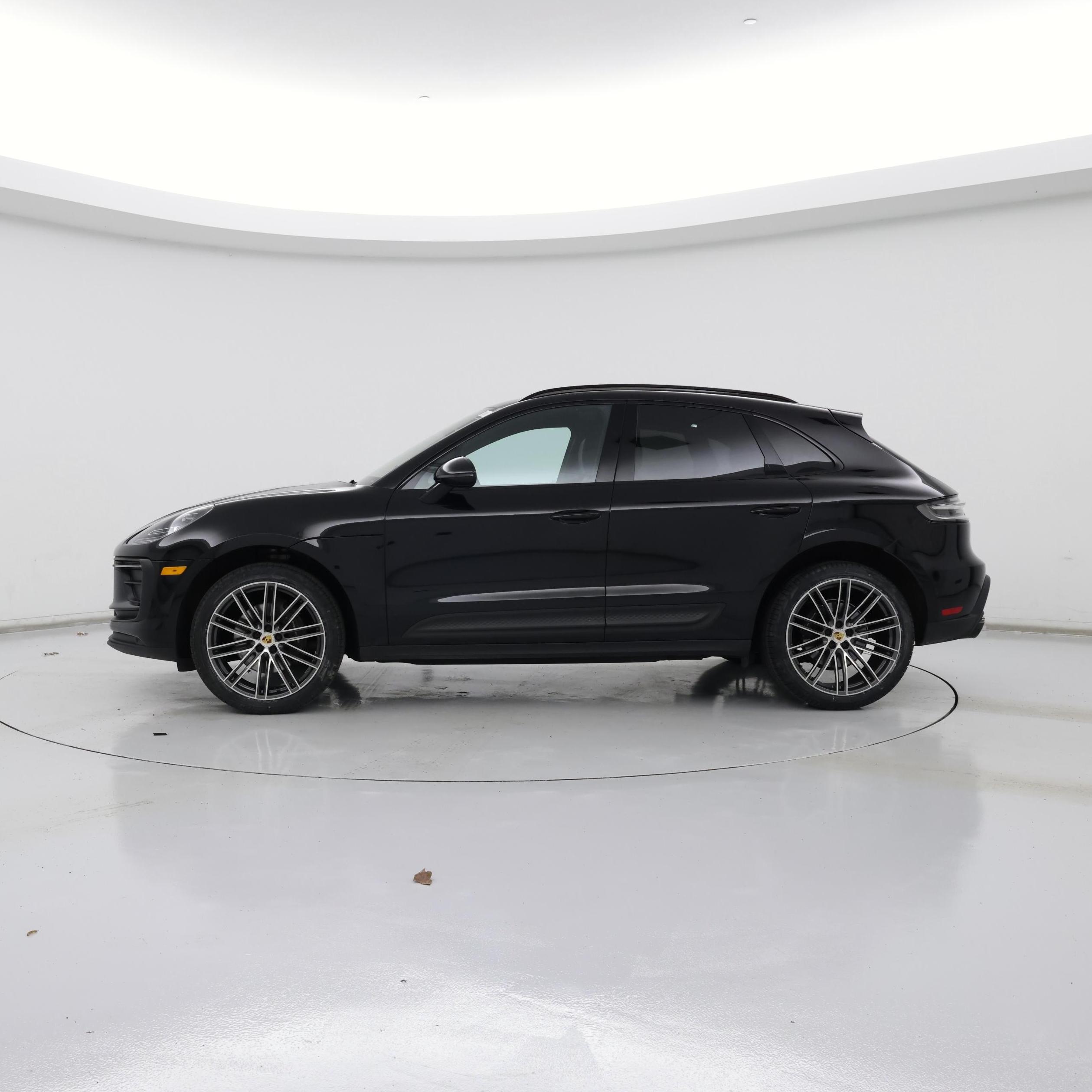 Thumbnail: 2023 Porsche Macan - 3