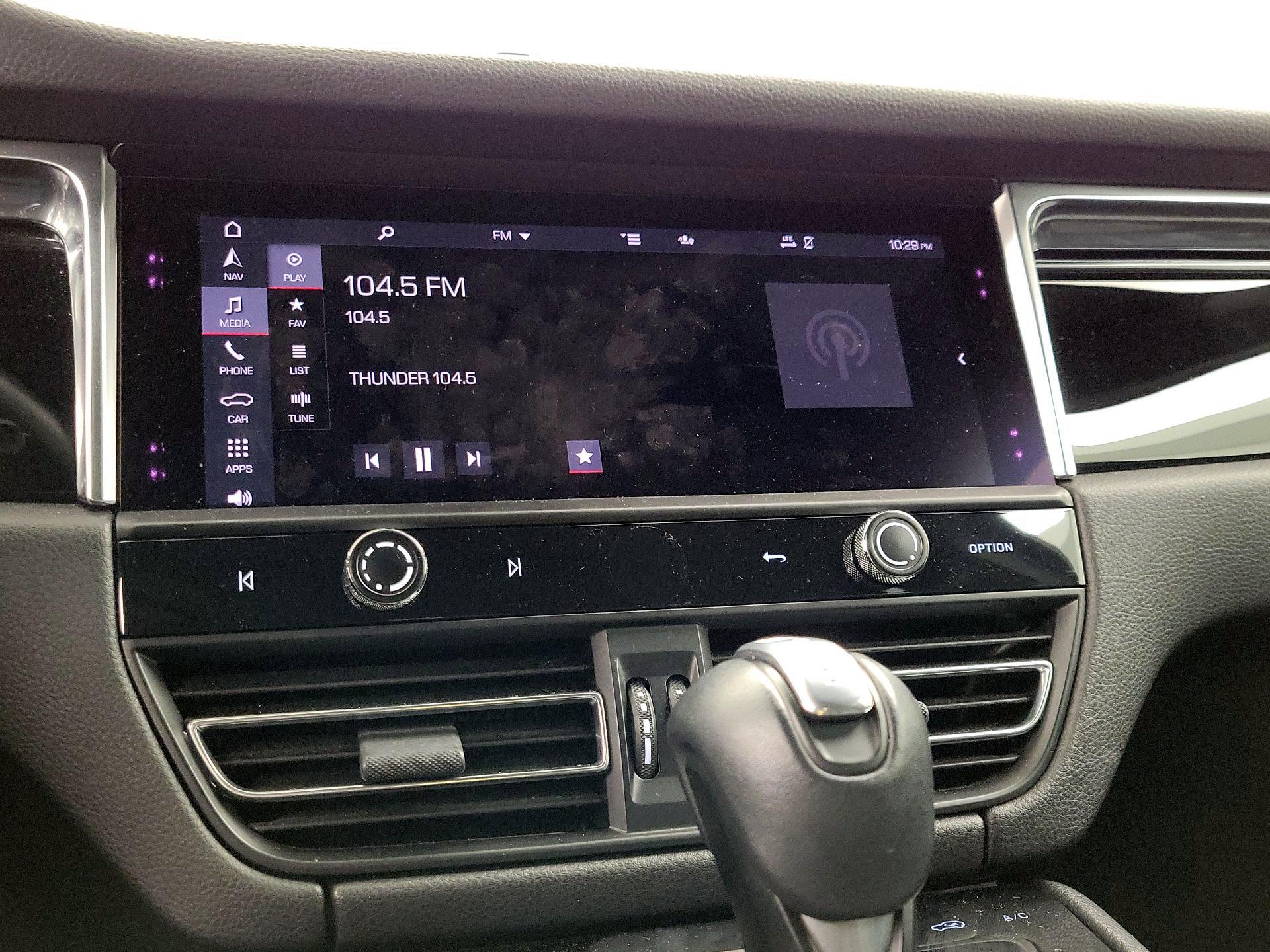 Thumbnail: 2022 Porsche Macan - 16