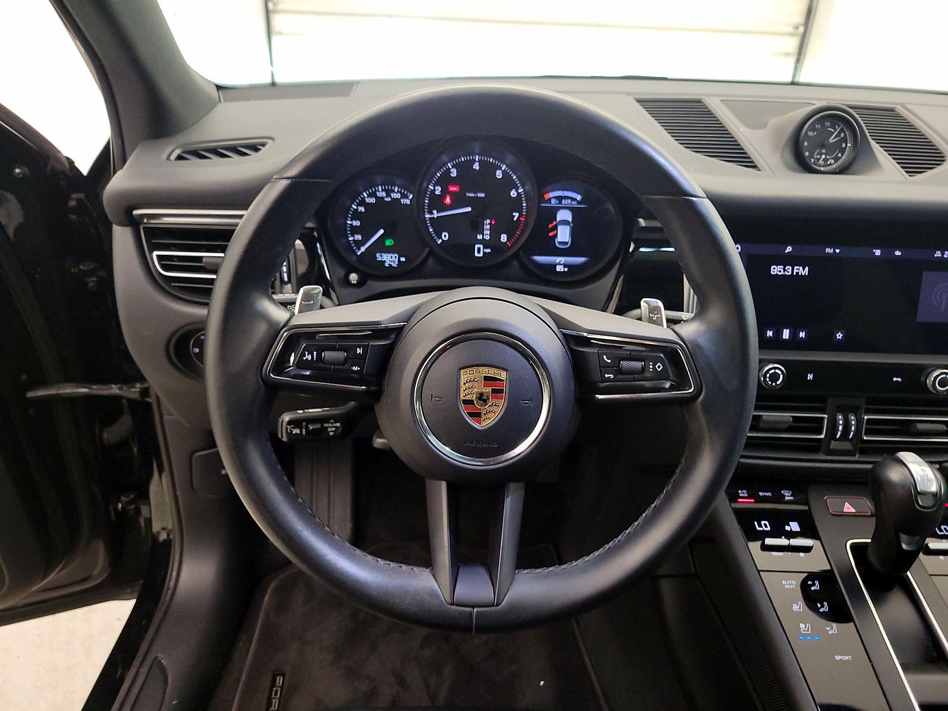 Thumbnail: 2023 Porsche Macan - 10