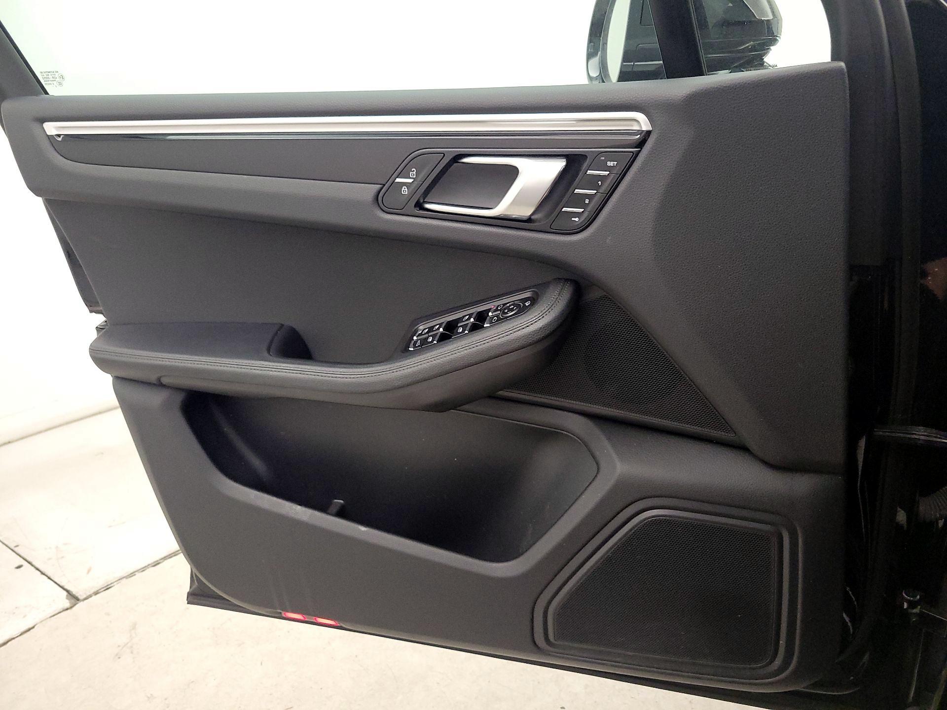 Thumbnail: 2023 Porsche Macan - 12