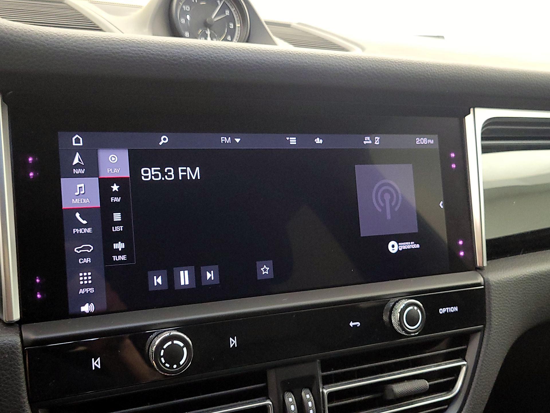 Thumbnail: 2023 Porsche Macan - 15