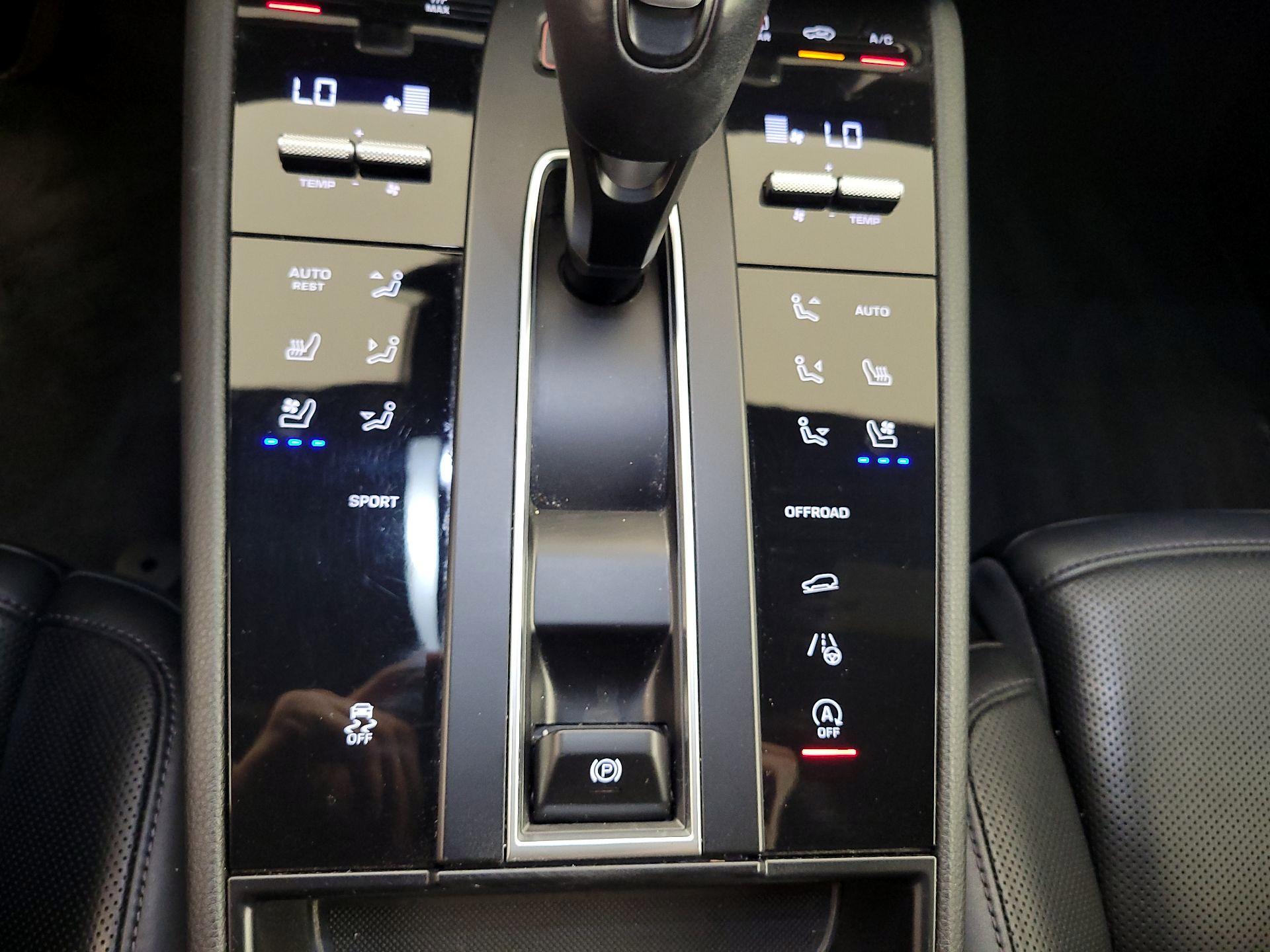 Thumbnail: 2023 Porsche Macan - 16