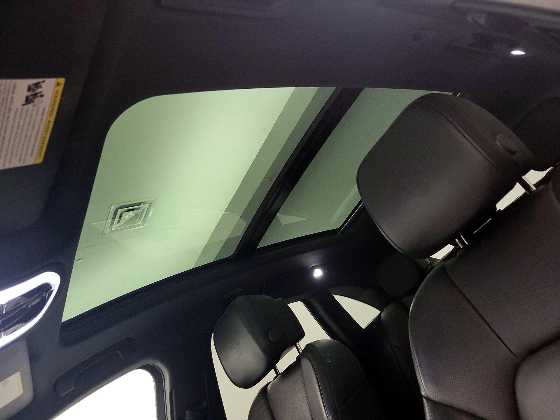 Thumbnail: 2023 Porsche Macan - 19