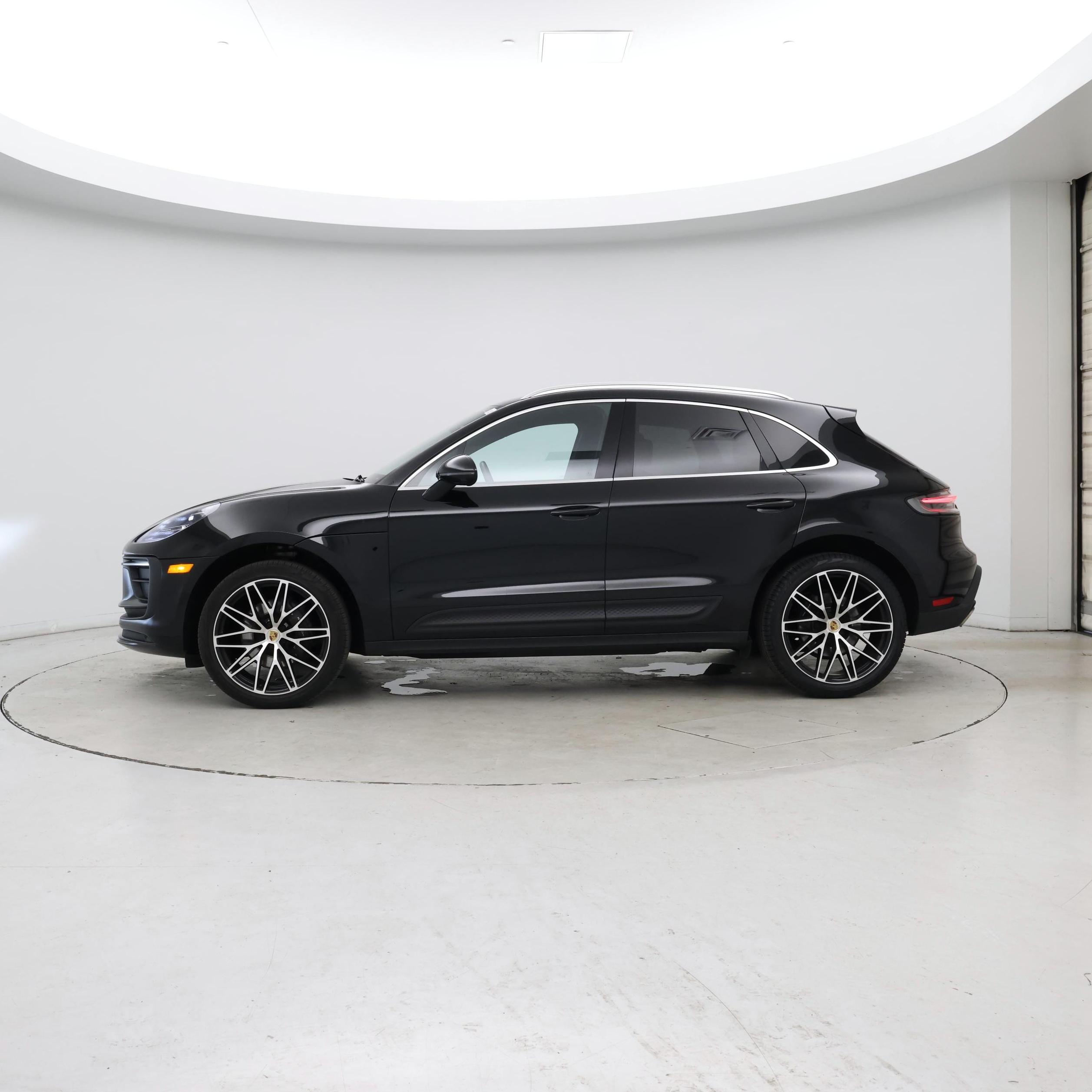 Thumbnail: 2023 Porsche Macan - 3