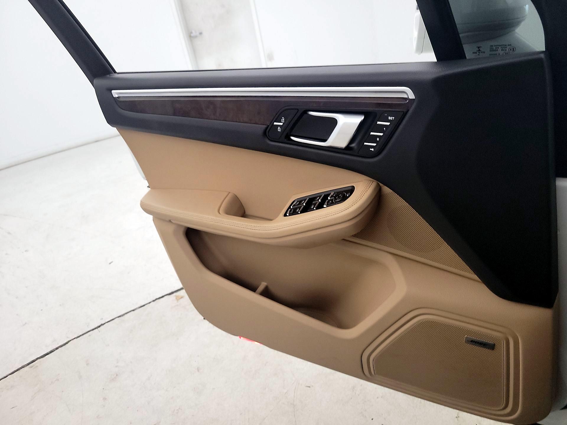 Thumbnail: 2022 Porsche Macan - 12