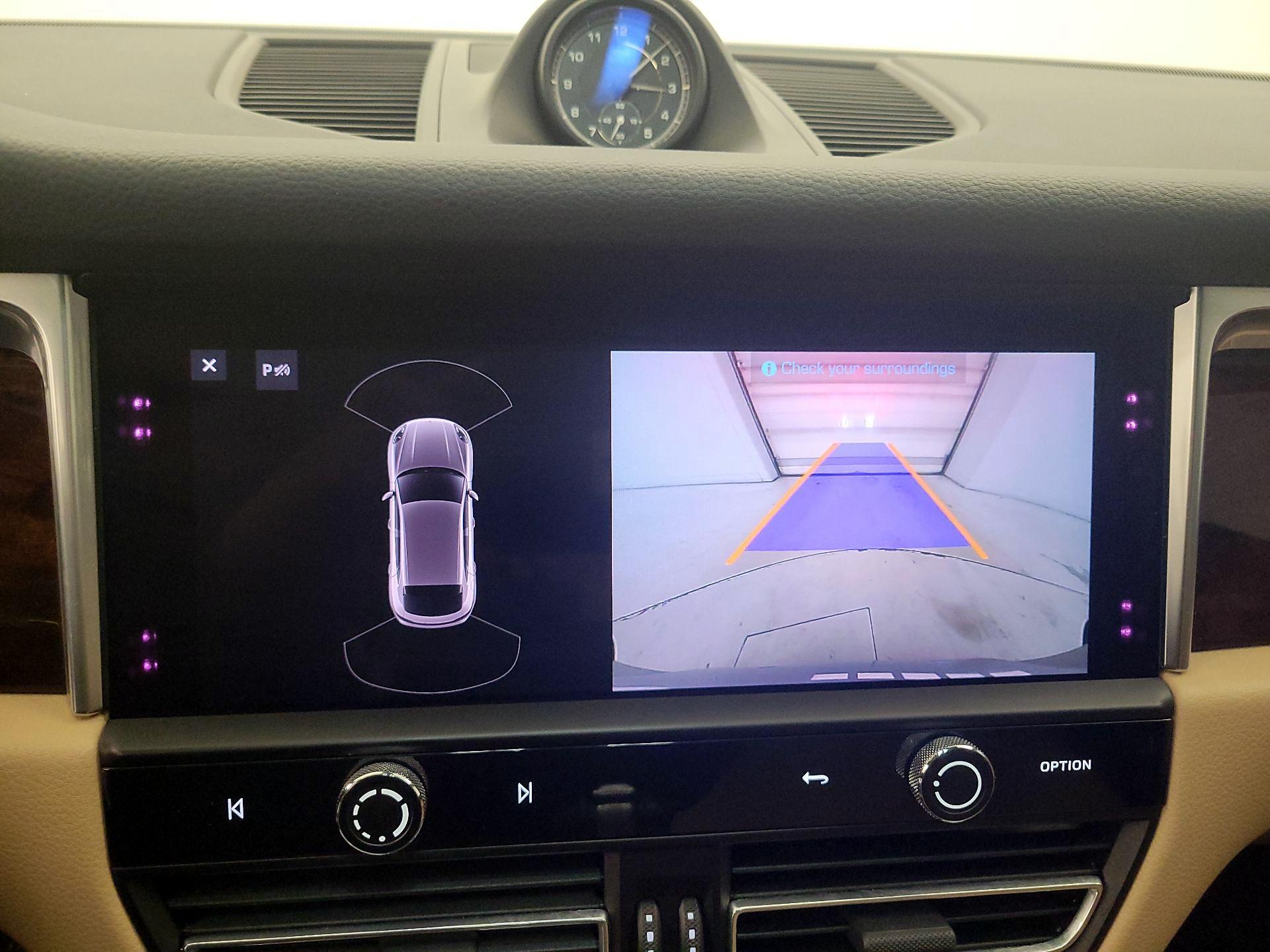 Thumbnail: 2022 Porsche Macan - 14