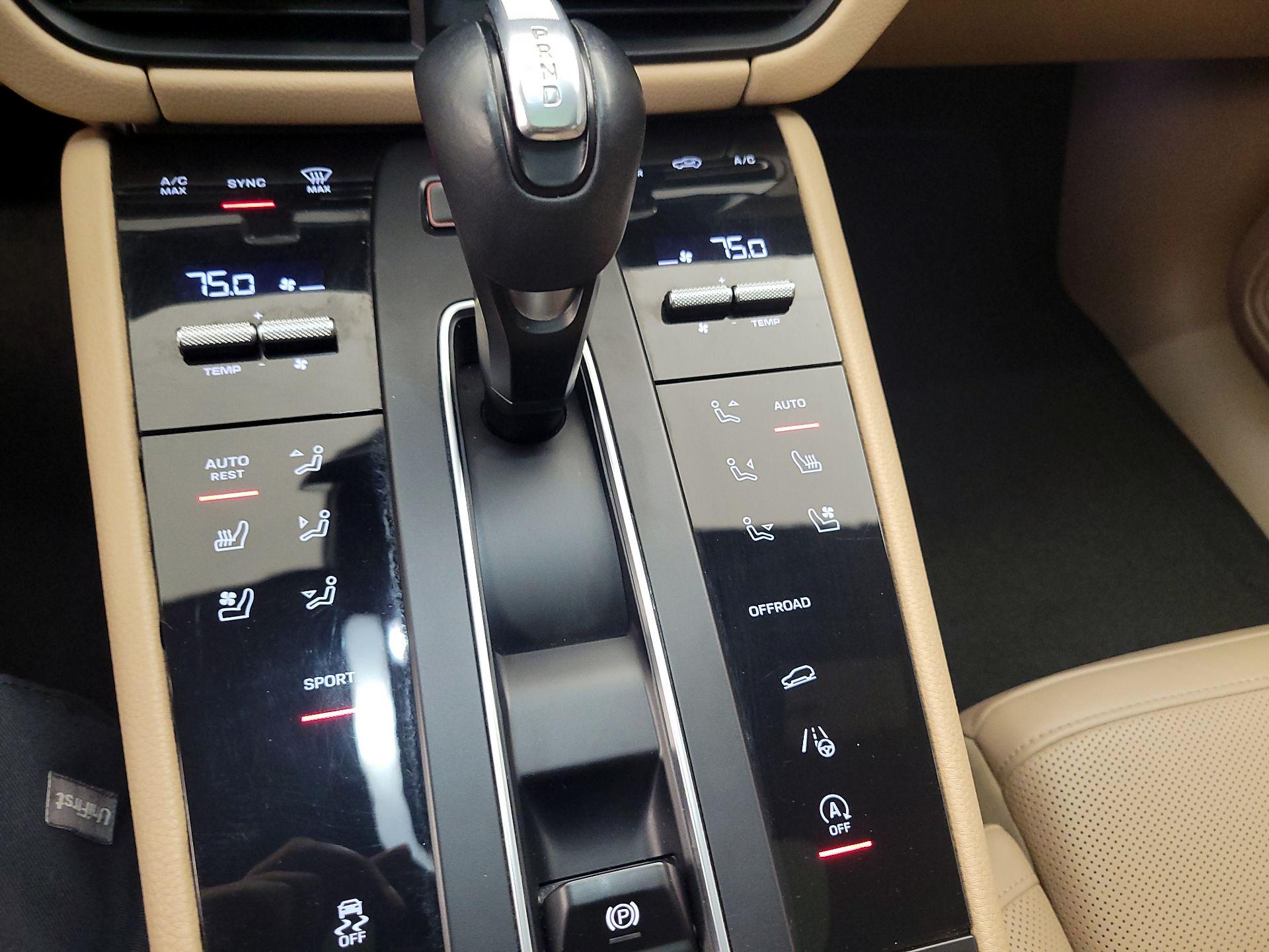 Thumbnail: 2022 Porsche Macan - 17