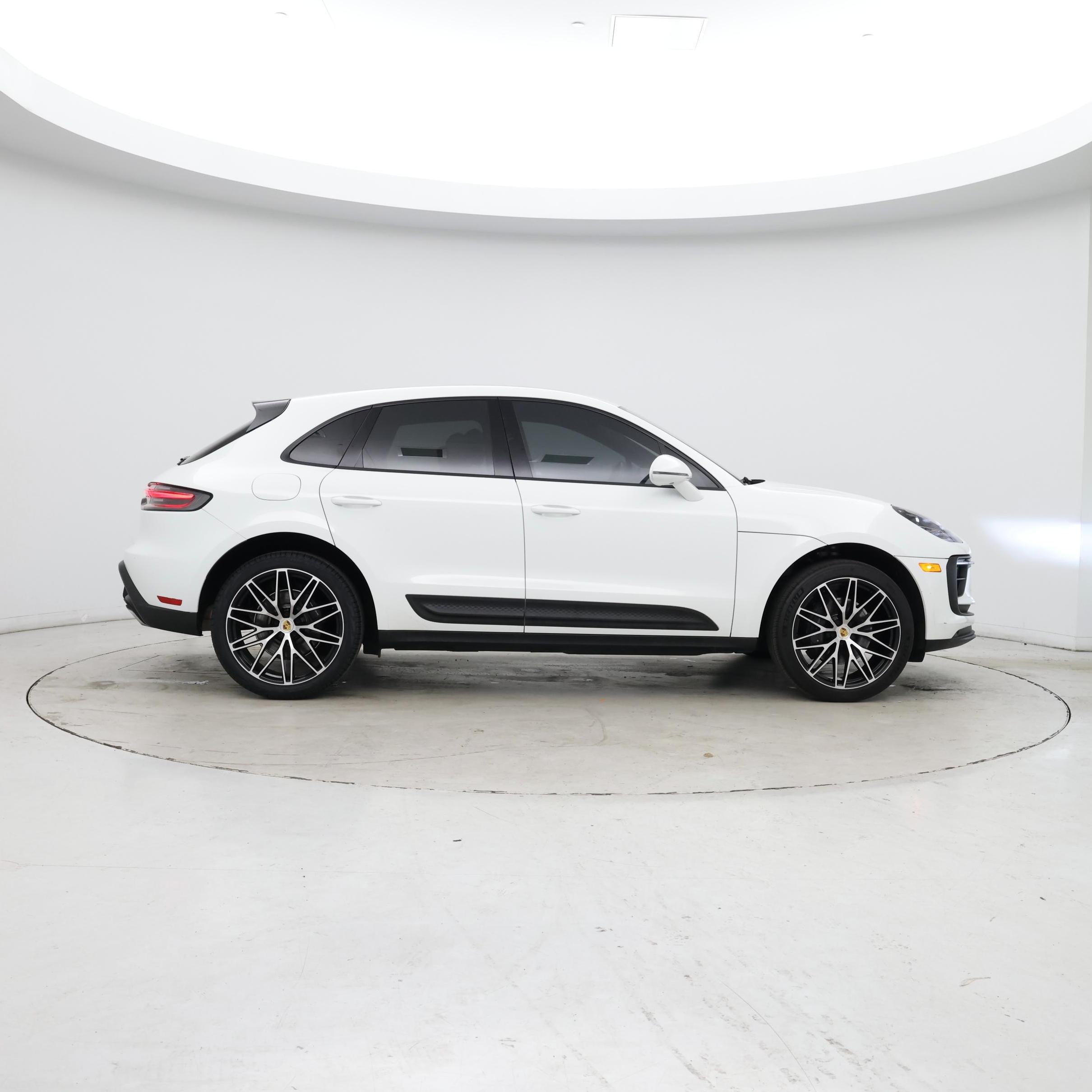 Thumbnail: 2022 Porsche Macan - 7