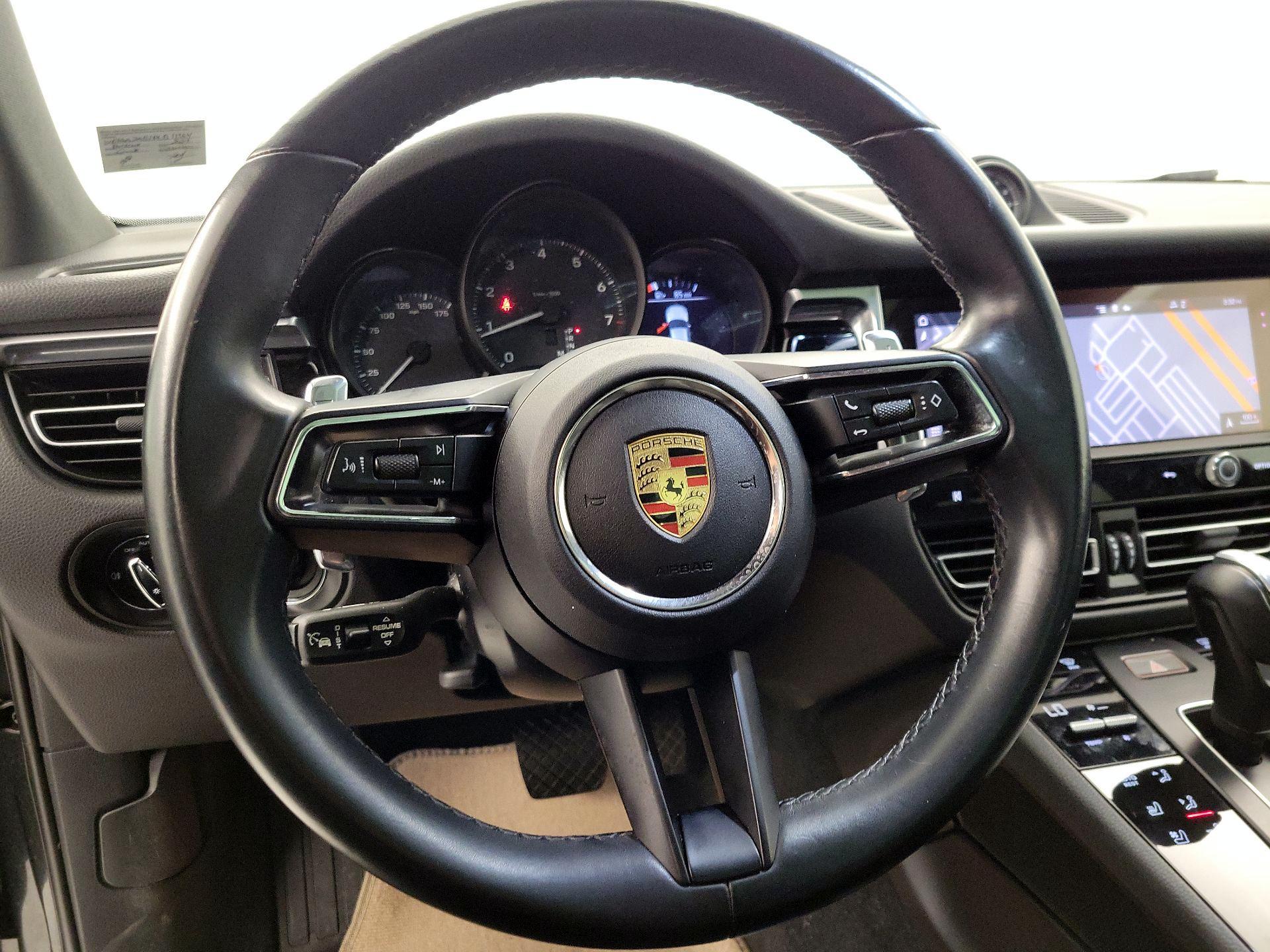 Thumbnail: 2023 Porsche Macan - 10