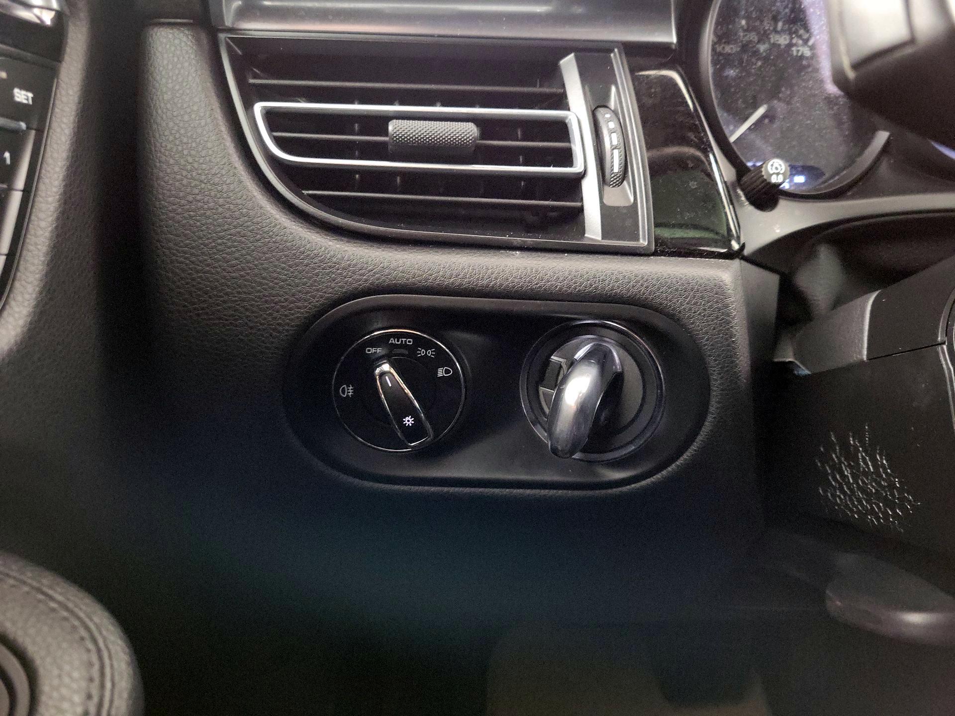 Thumbnail: 2023 Porsche Macan - 13