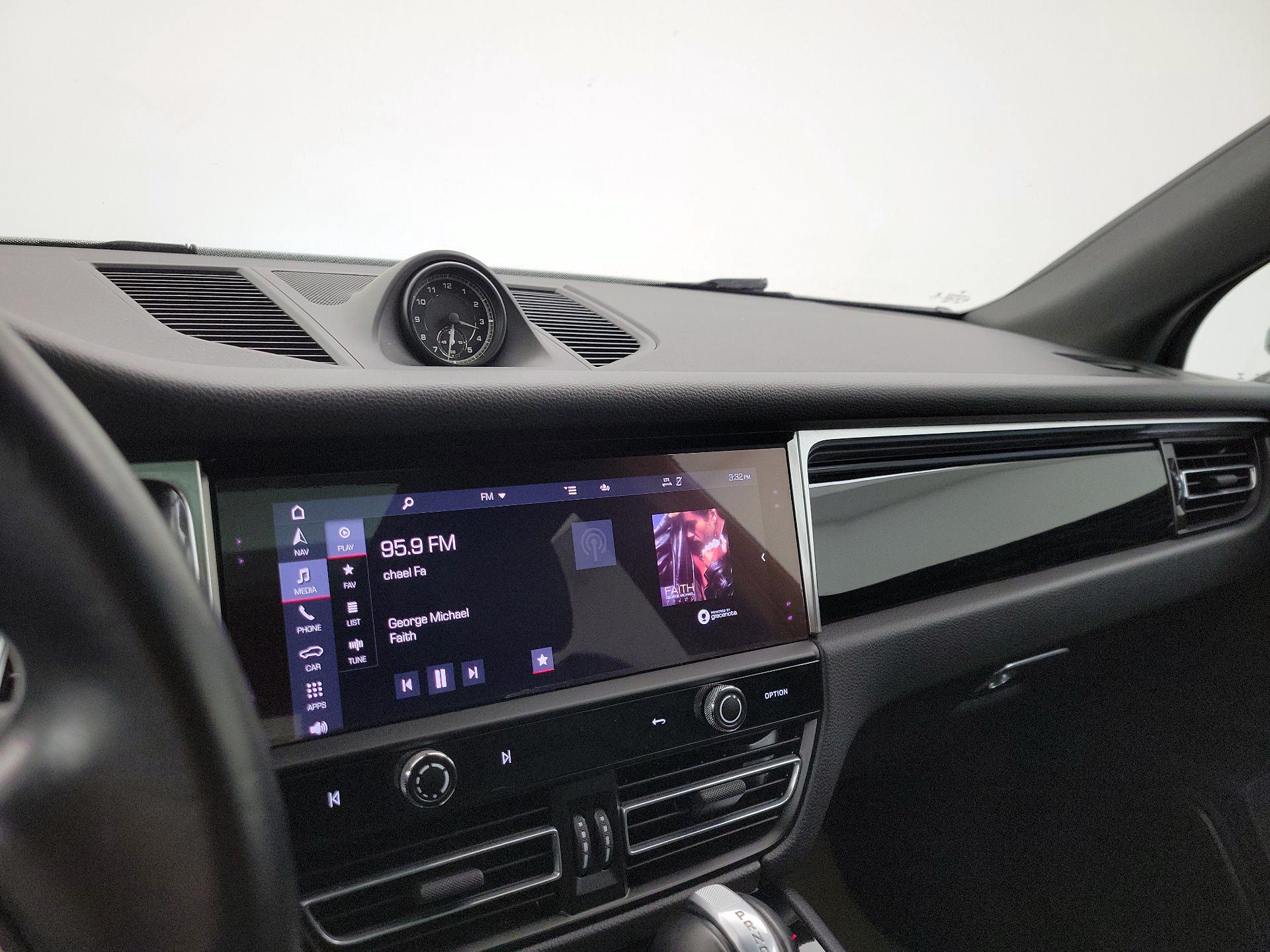 Thumbnail: 2023 Porsche Macan - 16