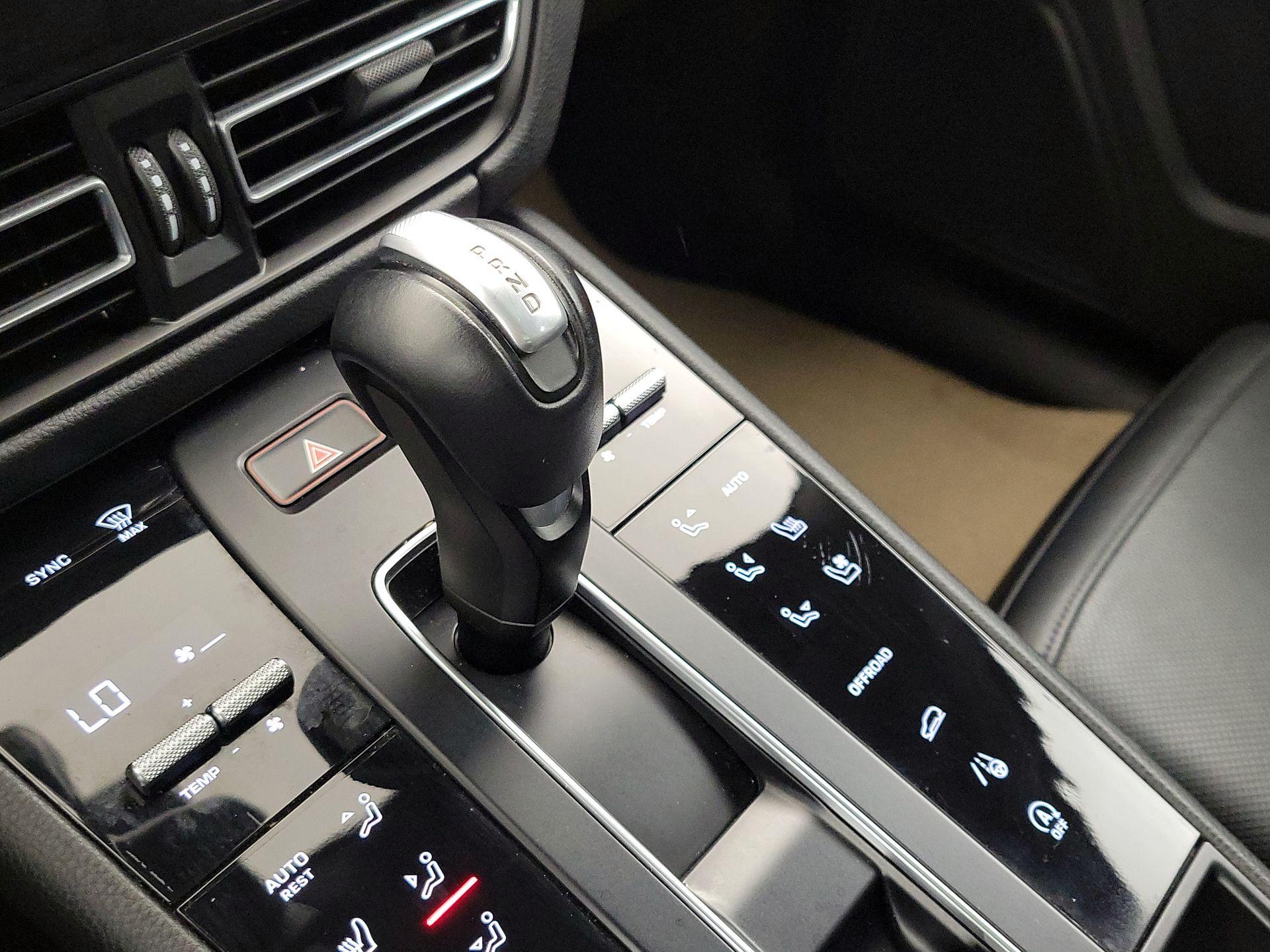 Thumbnail: 2023 Porsche Macan - 18