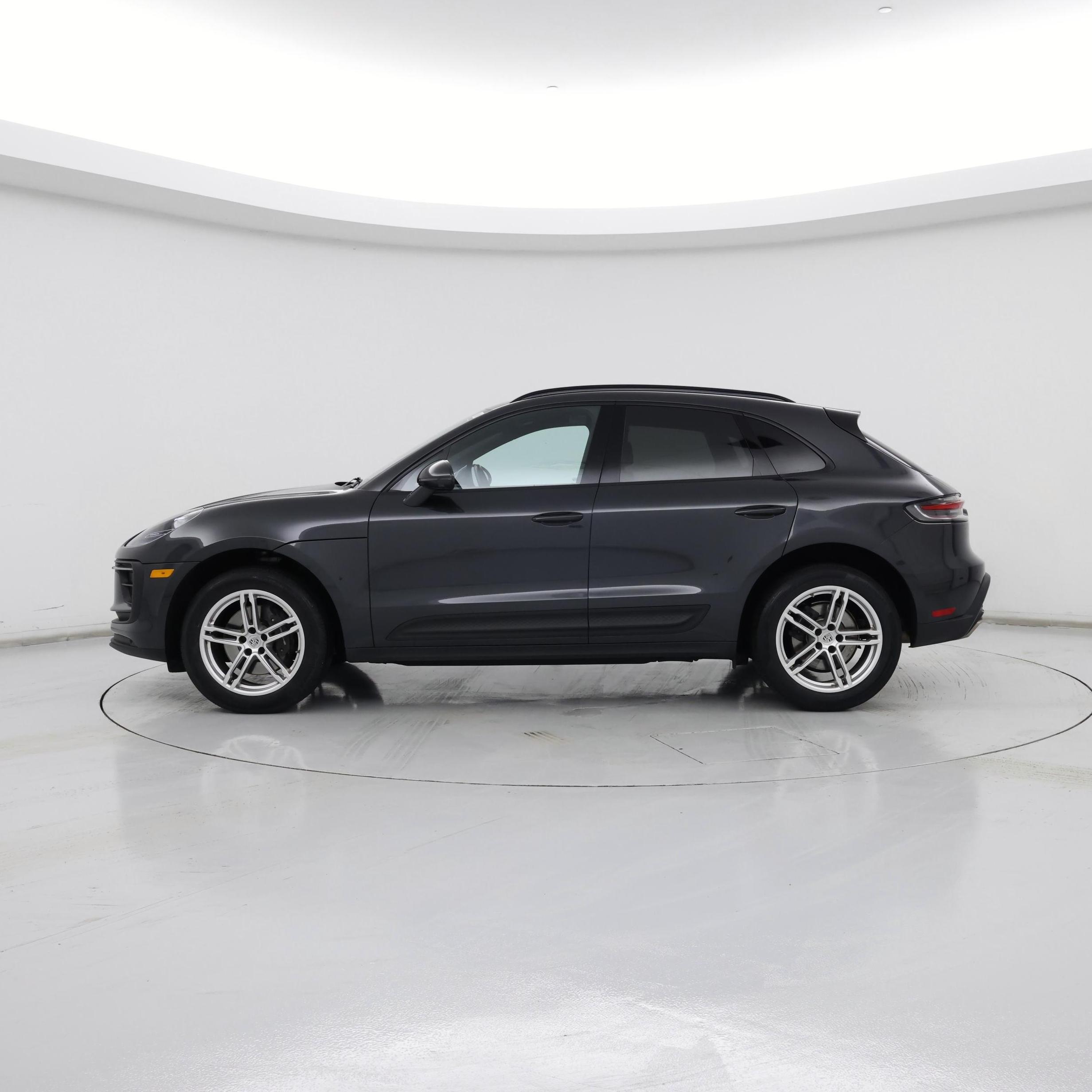 Thumbnail: 2023 Porsche Macan - 3