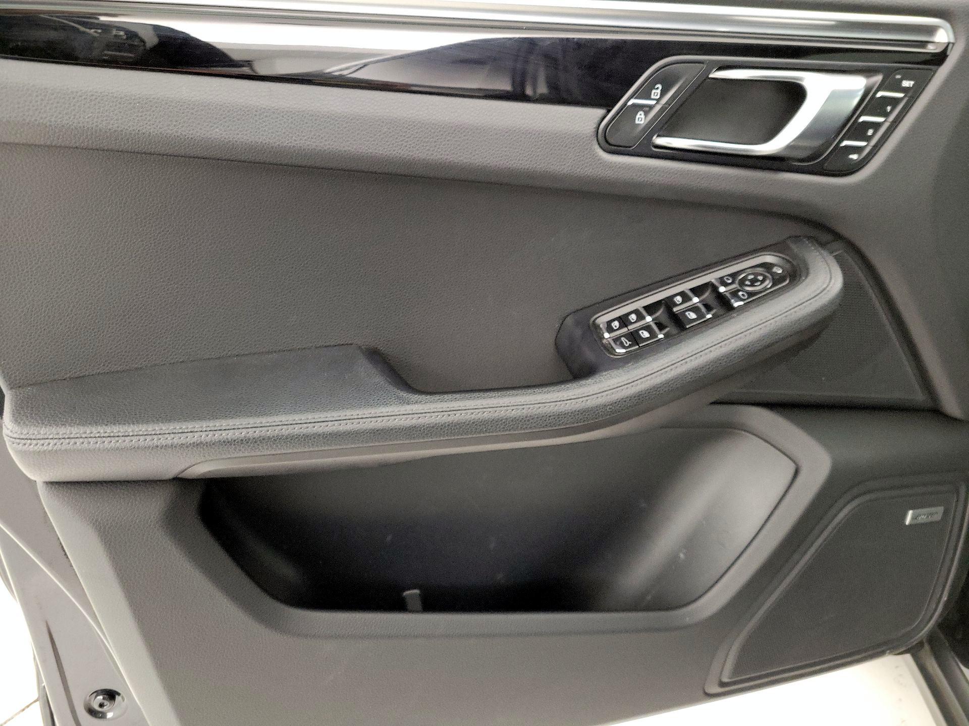 Thumbnail: 2022 Porsche Macan - 12