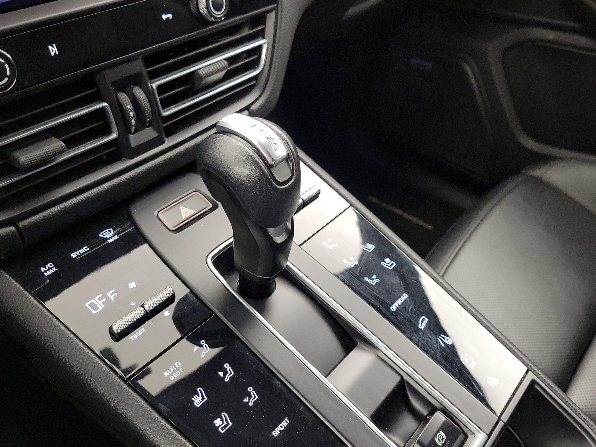 Thumbnail: 2022 Porsche Macan - 17