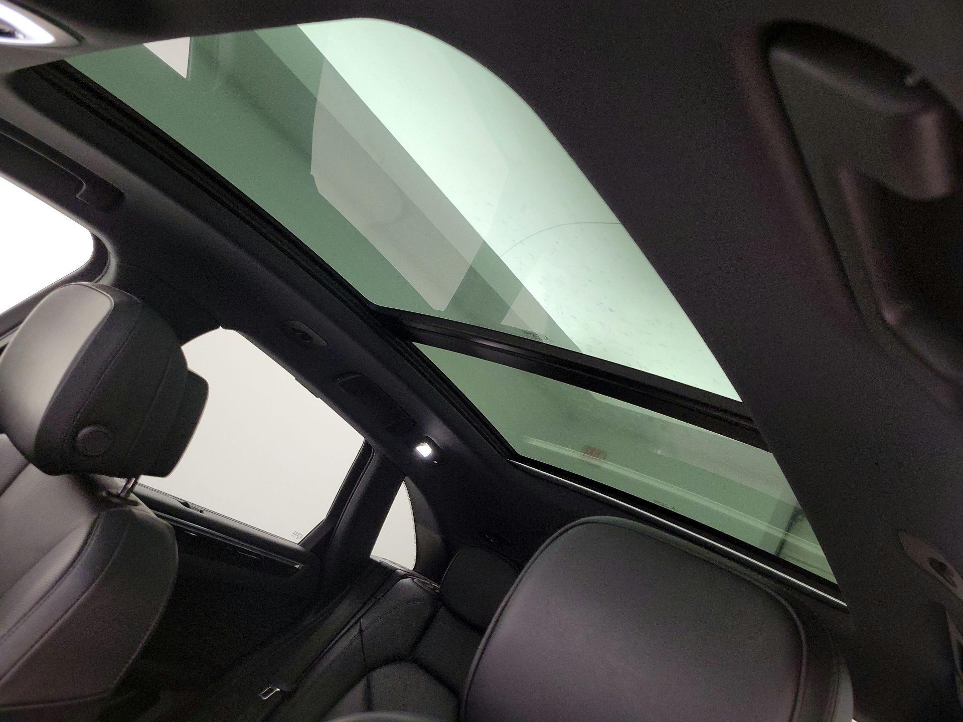 Thumbnail: 2022 Porsche Macan - 19