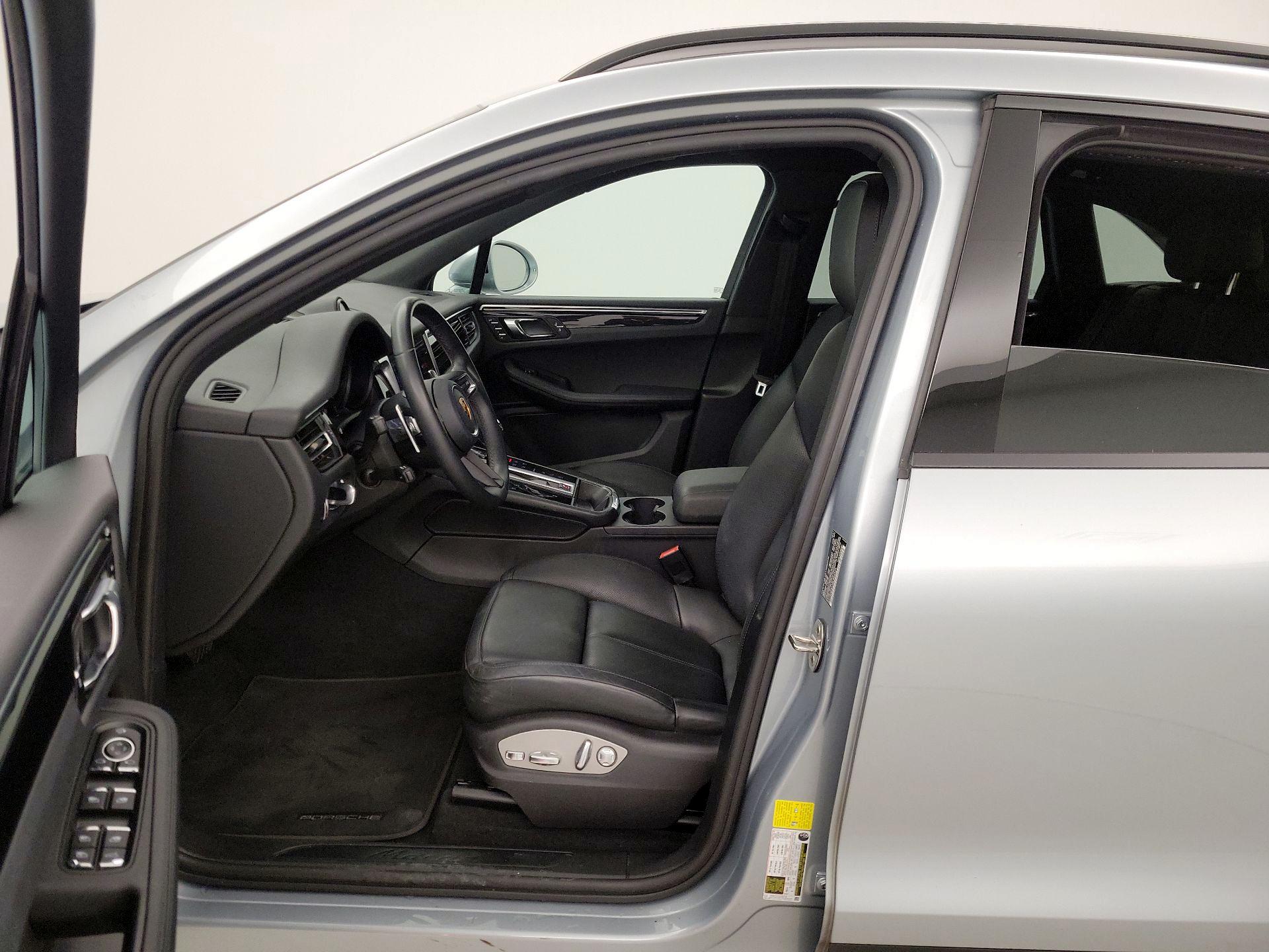 Thumbnail: 2022 Porsche Macan - 11