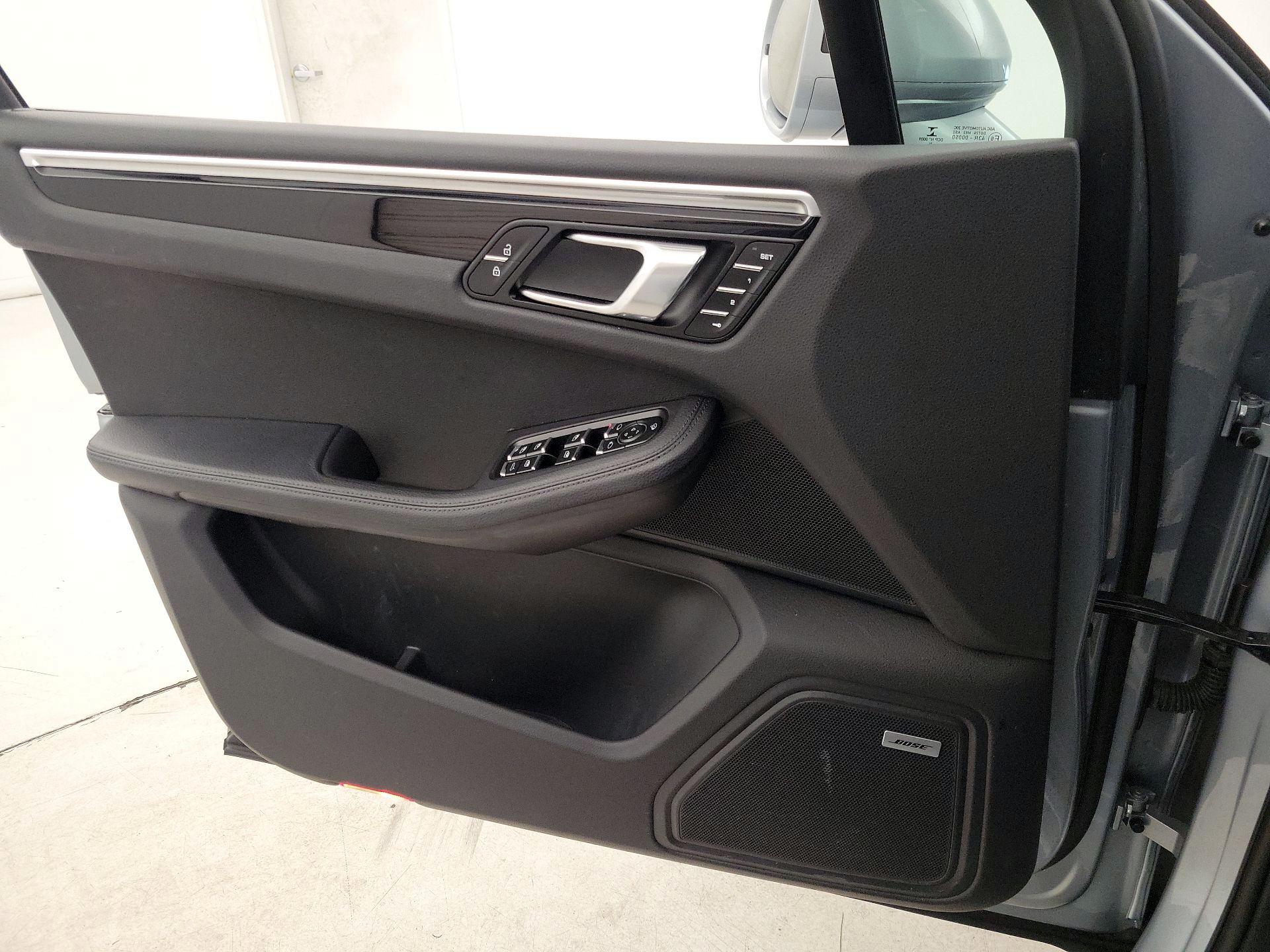 Thumbnail: 2022 Porsche Macan - 12