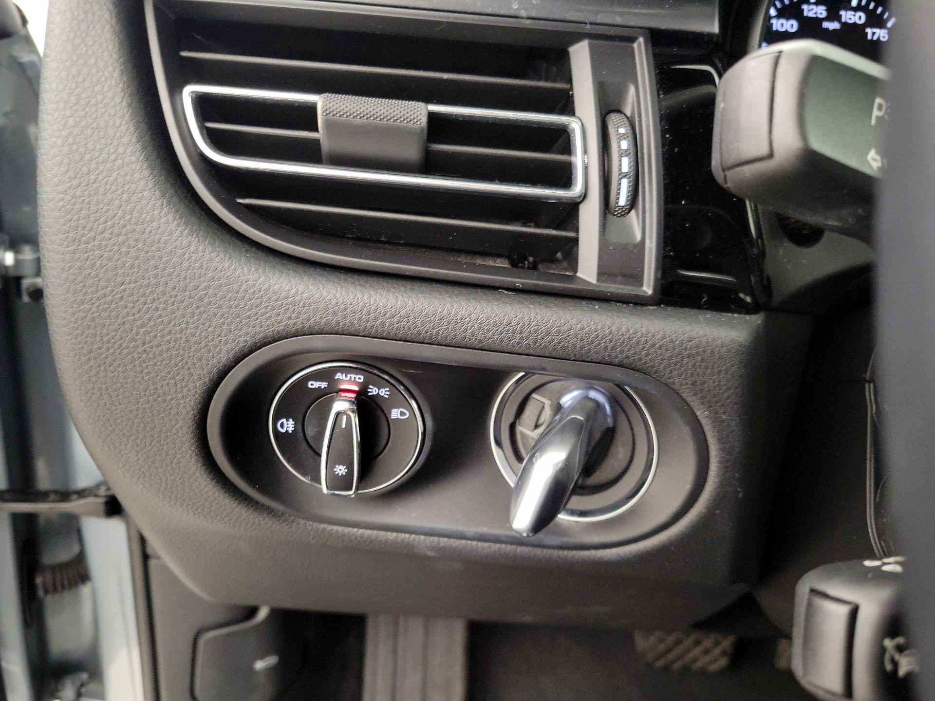 Thumbnail: 2022 Porsche Macan - 13