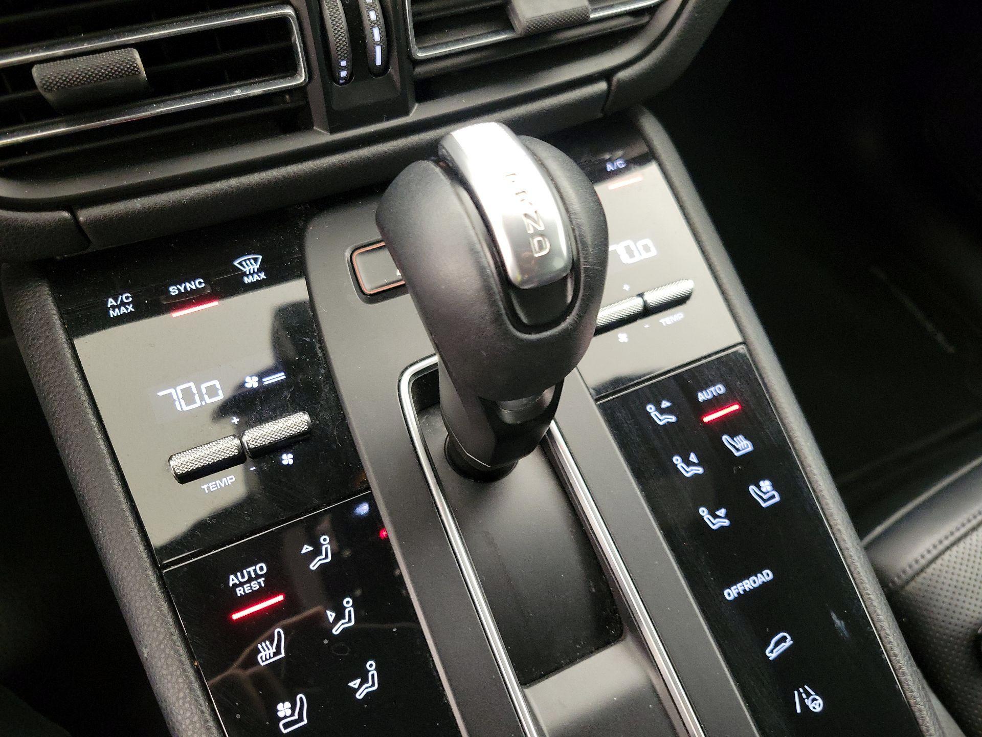 Thumbnail: 2022 Porsche Macan - 17