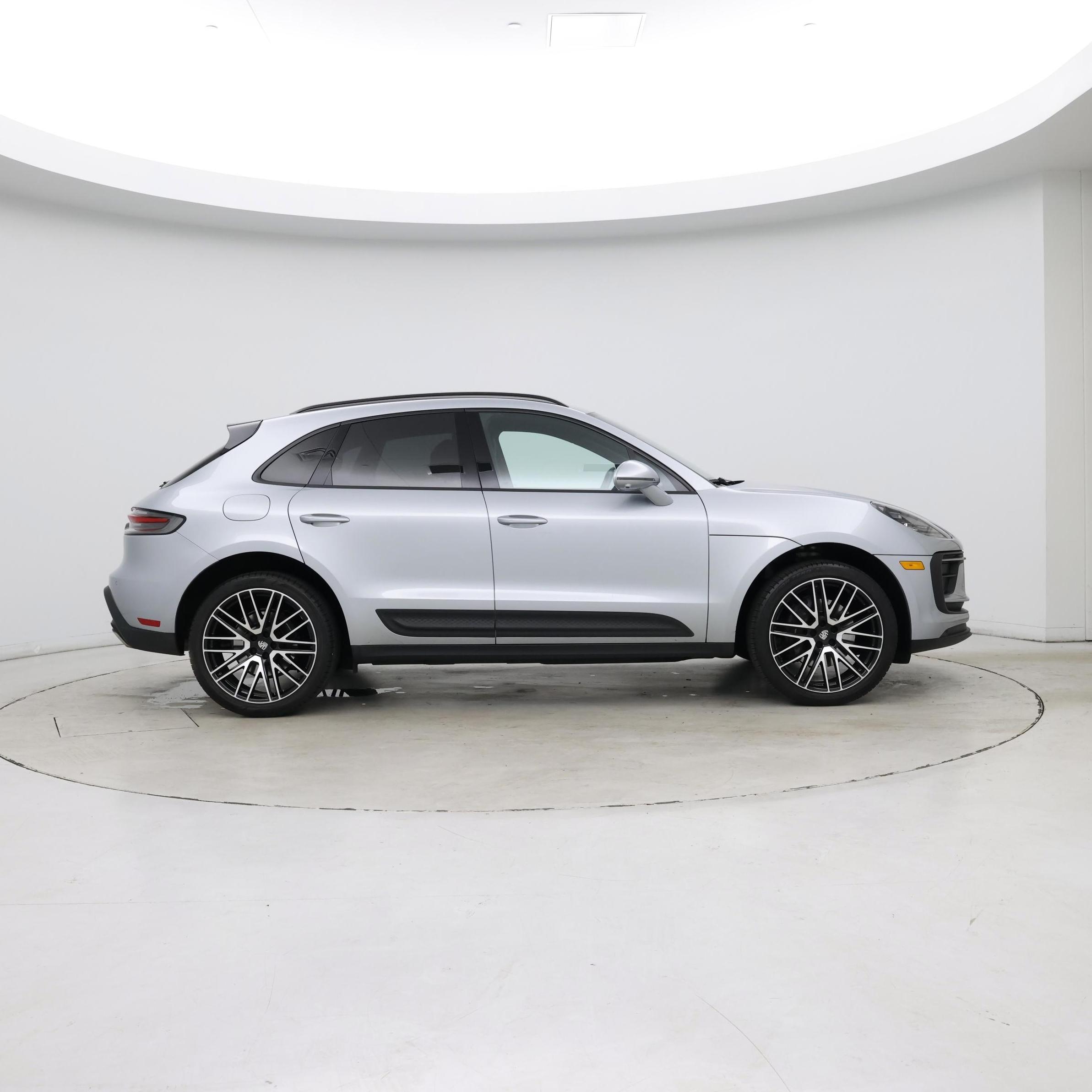 Thumbnail: 2022 Porsche Macan - 7