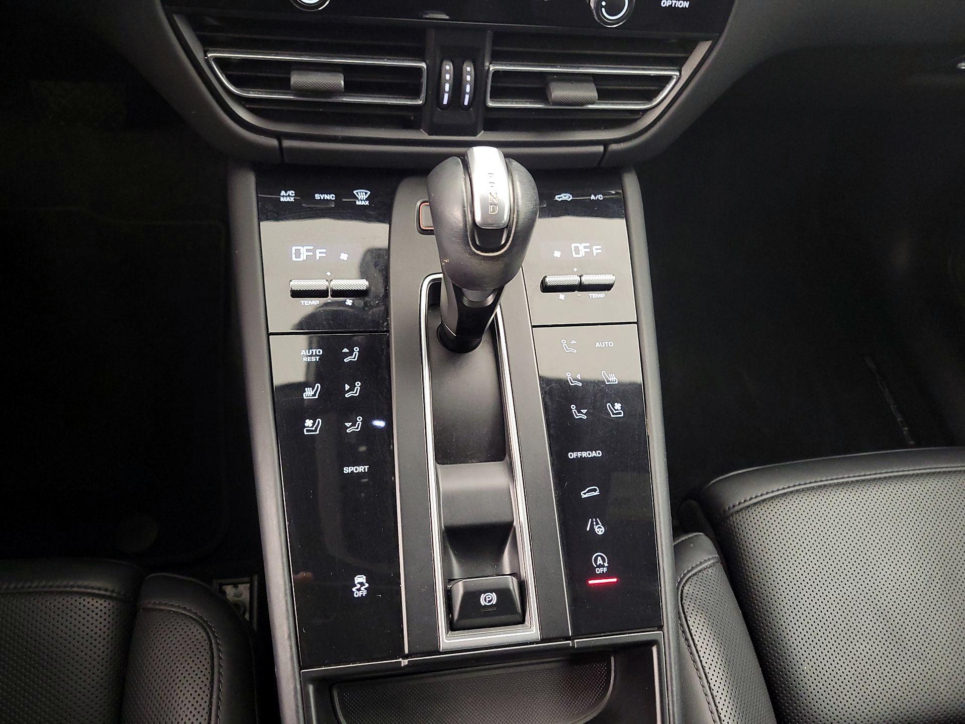 Thumbnail: 2023 Porsche Macan - 17